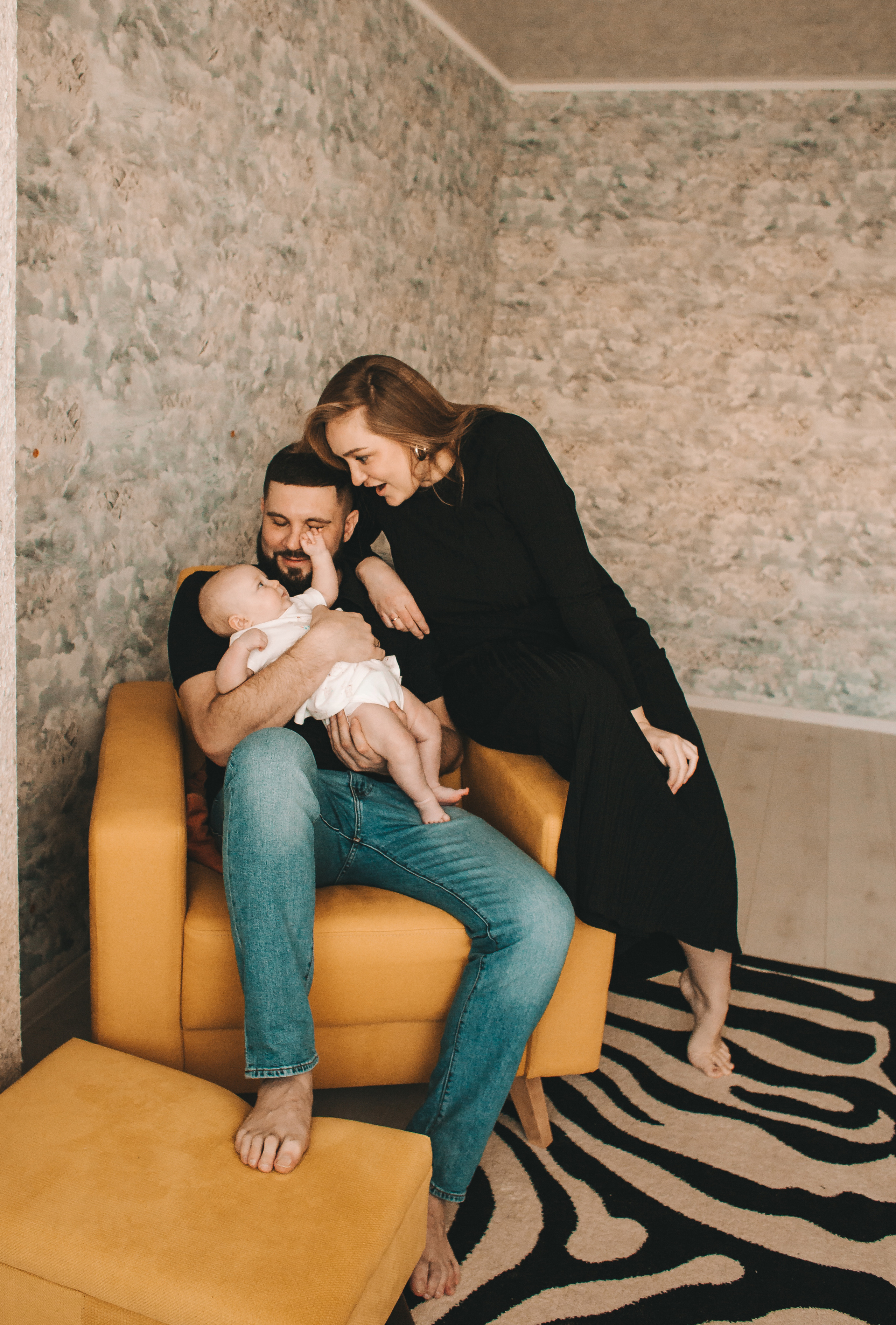 Аня и Антон с малышкой Полиной. Репортажный фотограф в Тюмени Татьяна Мужева