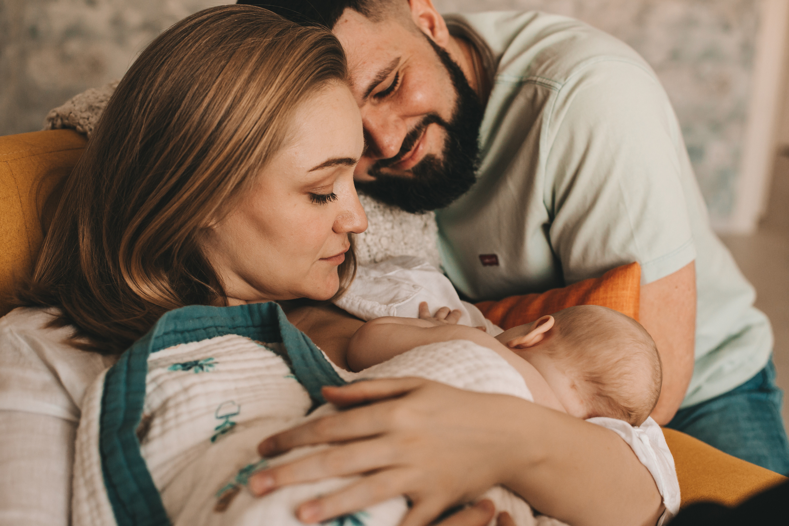 Аня и Антон с малышкой Полиной. Репортажный фотограф в Тюмени Татьяна Мужева