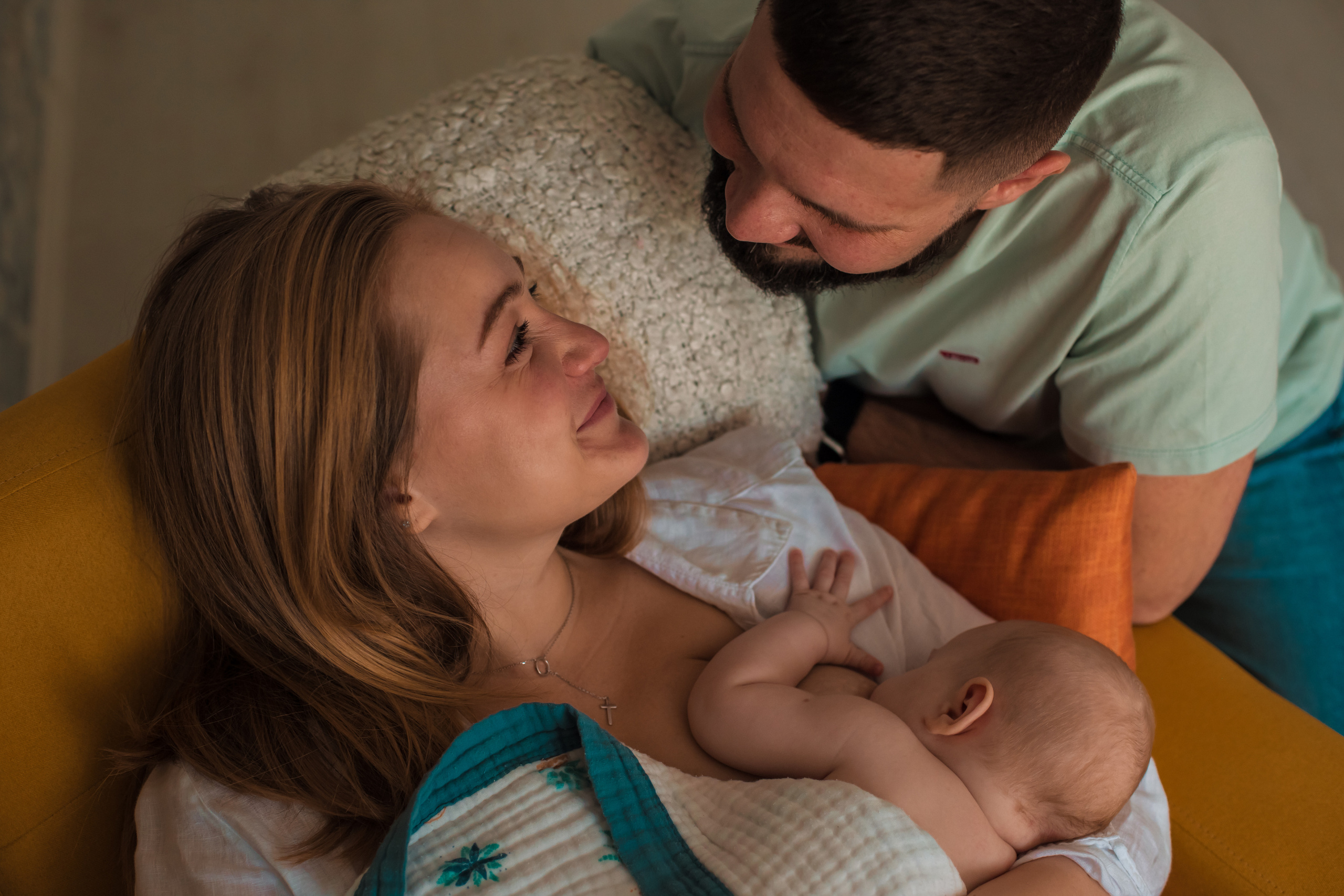 Аня и Антон с малышкой Полиной. Репортажный фотограф в Тюмени Татьяна Мужева