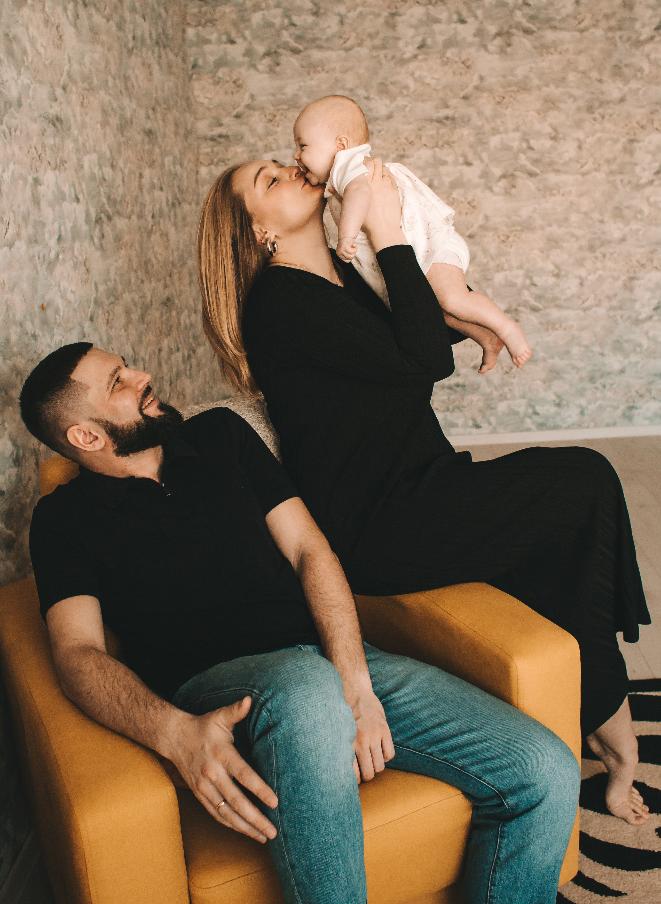 Аня и Антон с малышкой Полиной. Репортажный фотограф в Тюмени Татьяна Мужева