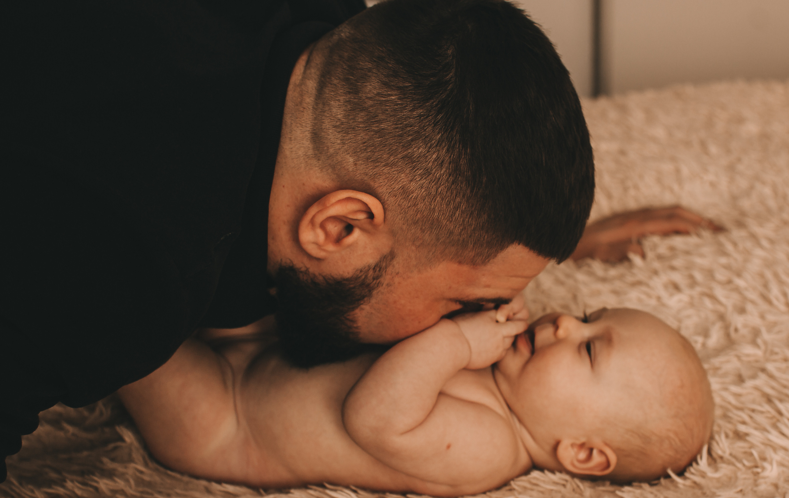 Аня и Антон с малышкой Полиной. Репортажный фотограф в Тюмени Татьяна Мужева