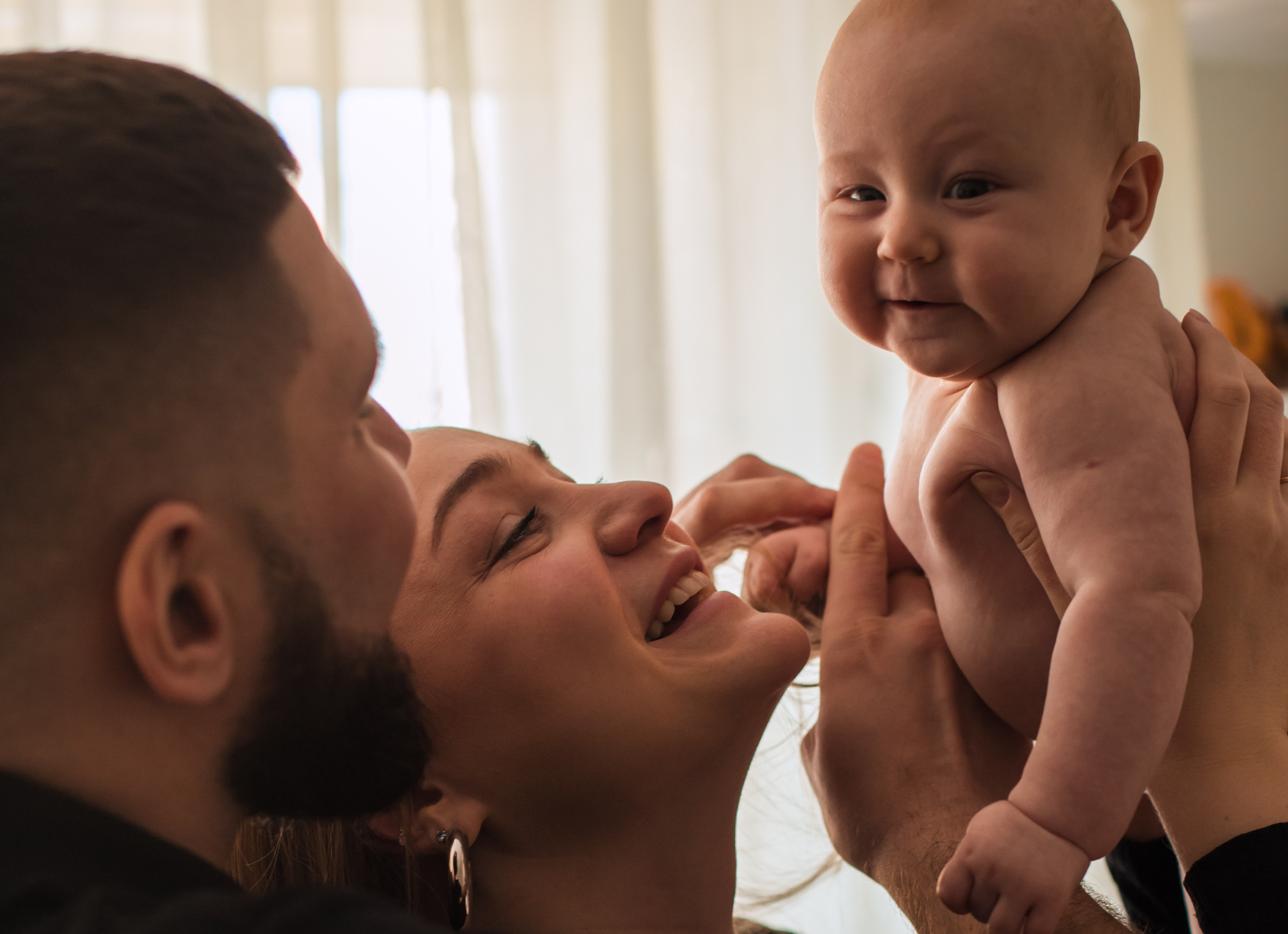 Аня и Антон с малышкой Полиной. Репортажный фотограф в Тюмени Татьяна Мужева