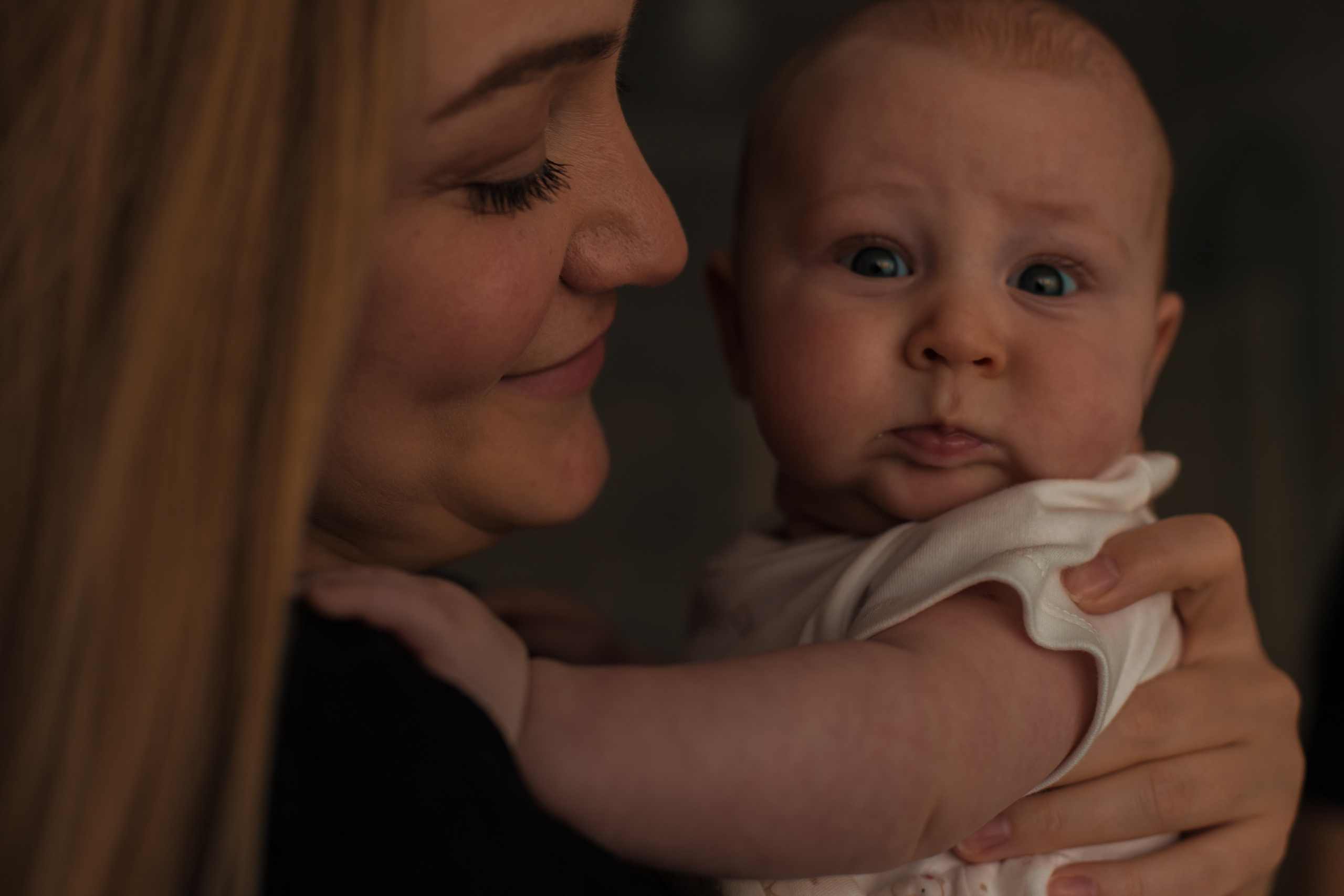 Аня и Антон с малышкой Полиной. Репортажный фотограф в Тюмени Татьяна Мужева