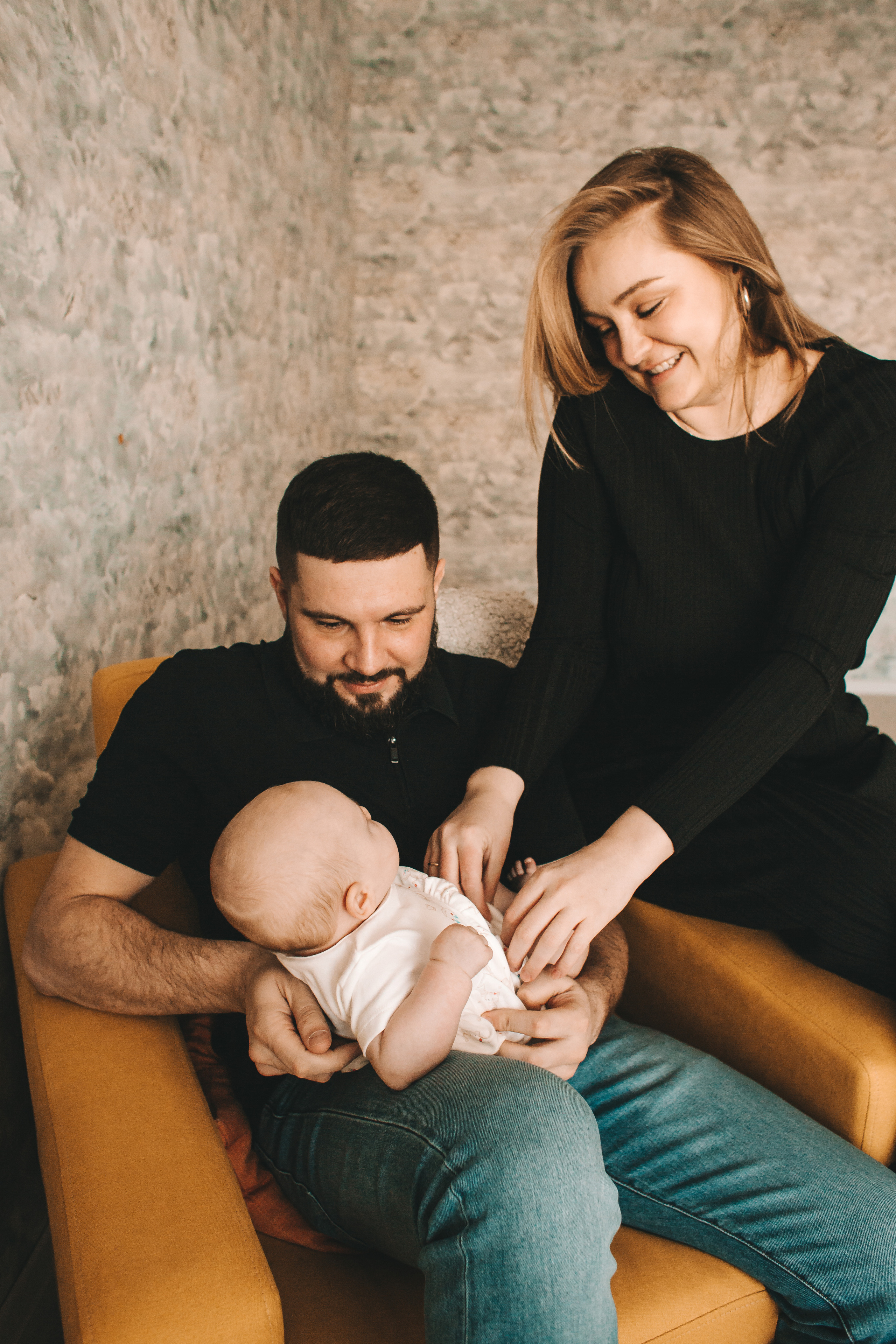 Аня и Антон с малышкой Полиной. Репортажный фотограф в Тюмени Татьяна Мужева