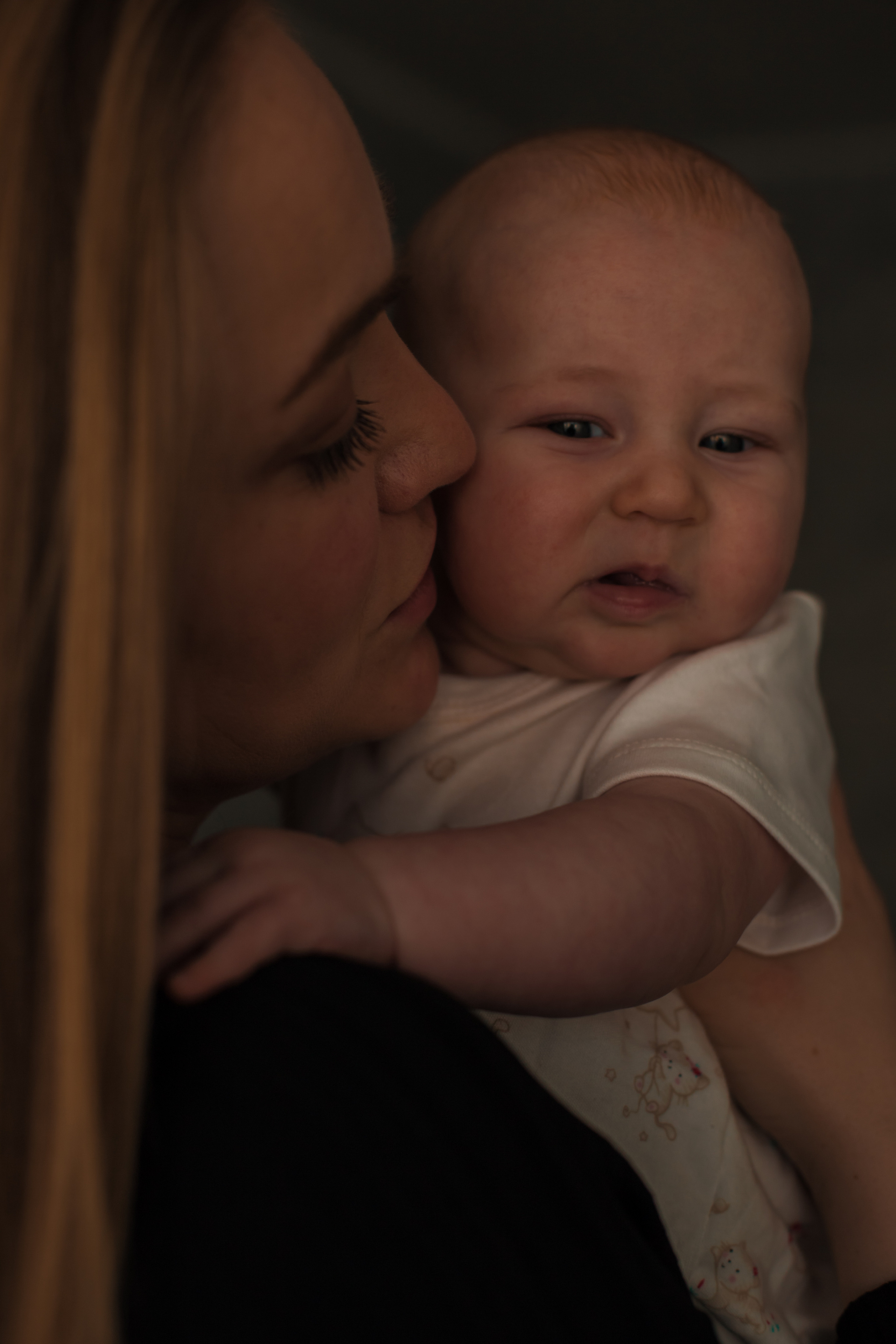 Аня и Антон с малышкой Полиной. Репортажный фотограф в Тюмени Татьяна Мужева