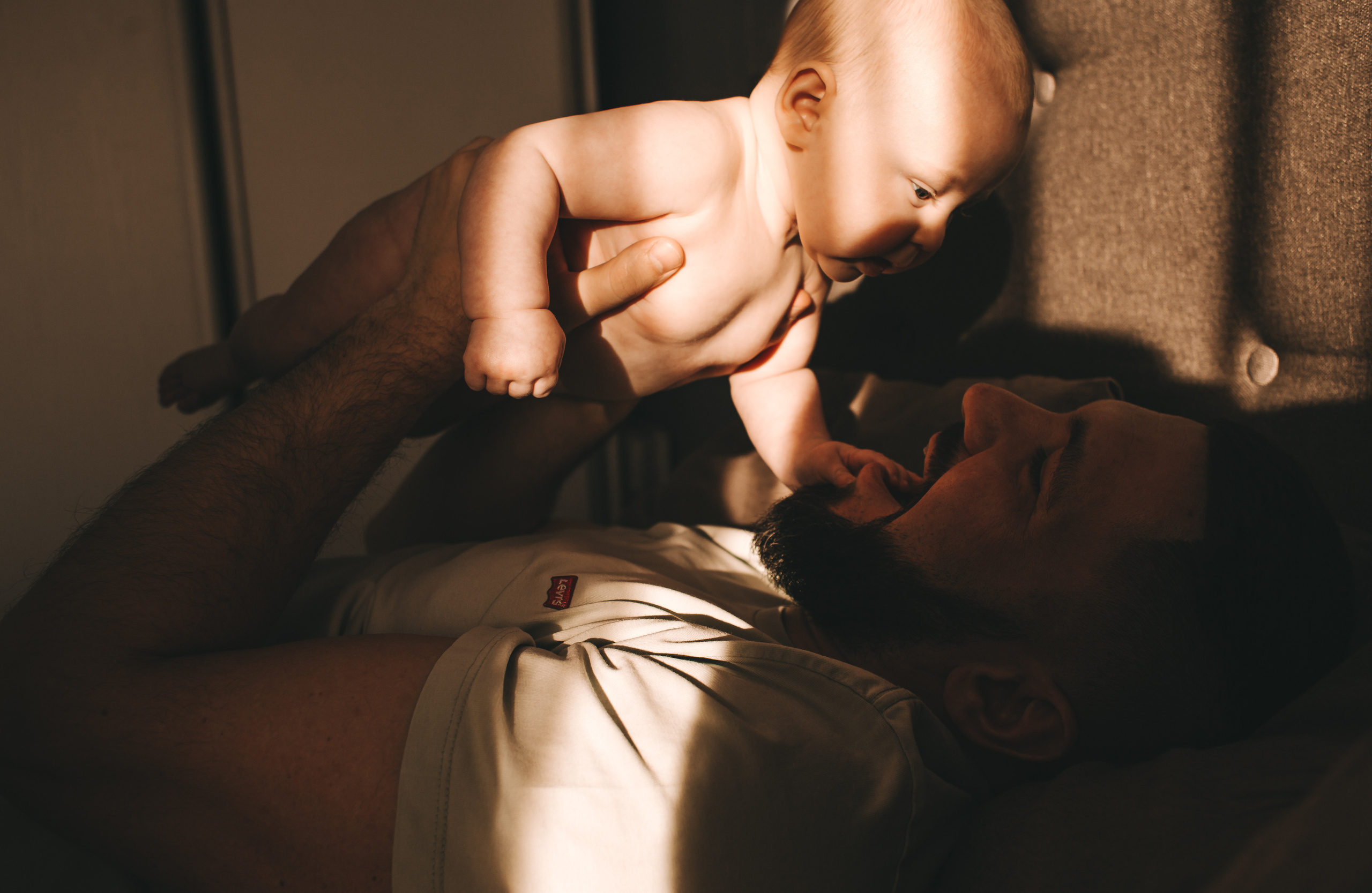 Аня и Антон с малышкой Полиной. Репортажный фотограф в Тюмени Татьяна Мужева