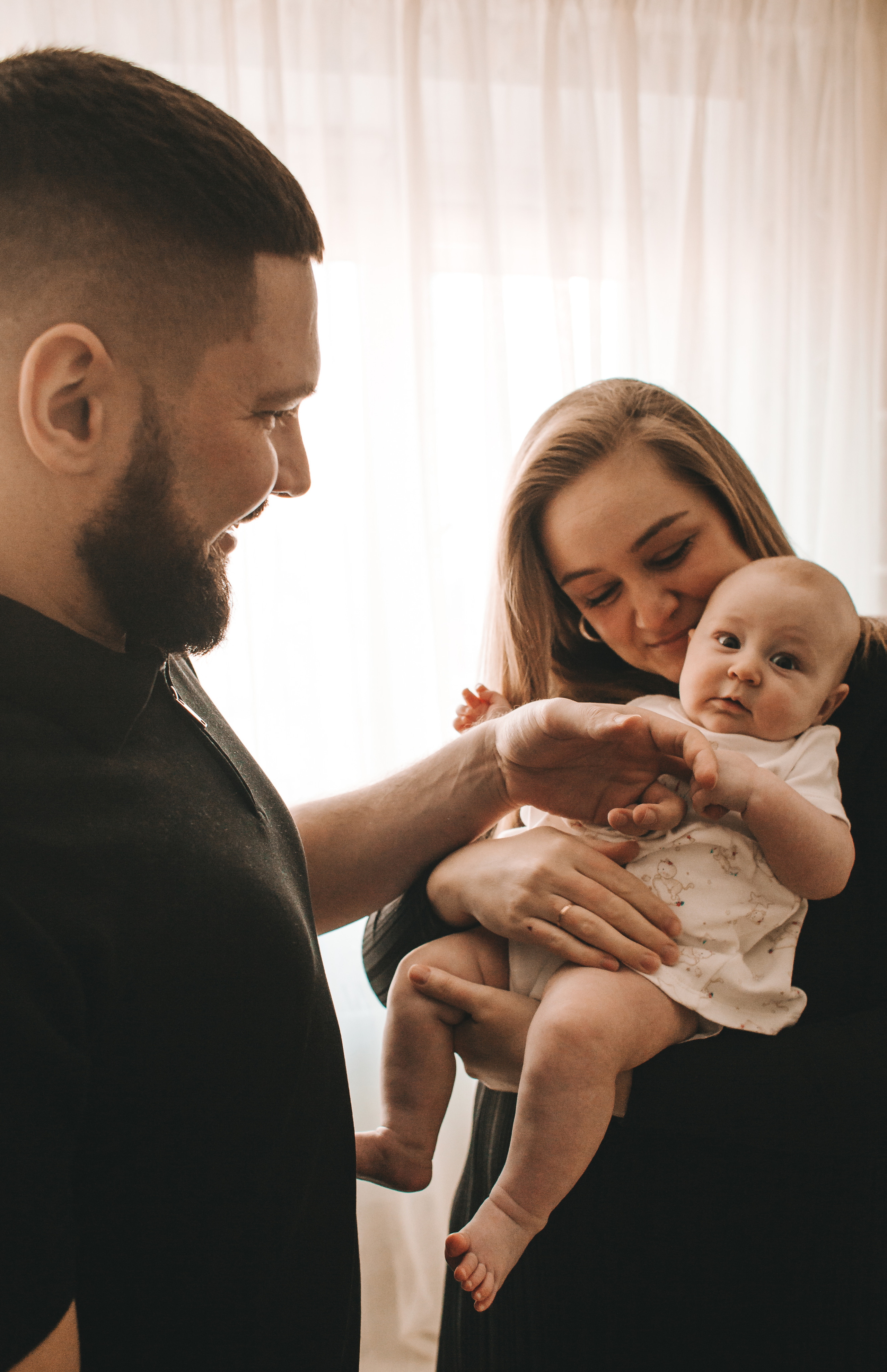 Аня и Антон с малышкой Полиной. Репортажный фотограф в Тюмени Татьяна Мужева