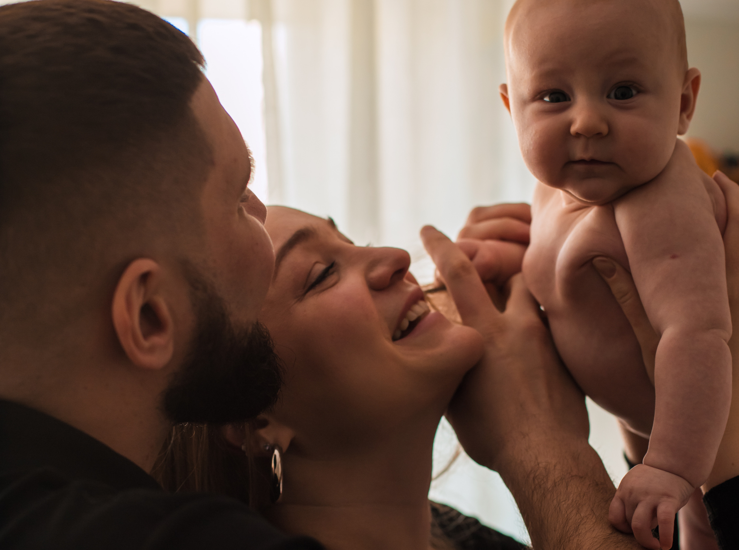 Аня и Антон с малышкой Полиной. Репортажный фотограф в Тюмени Татьяна Мужева