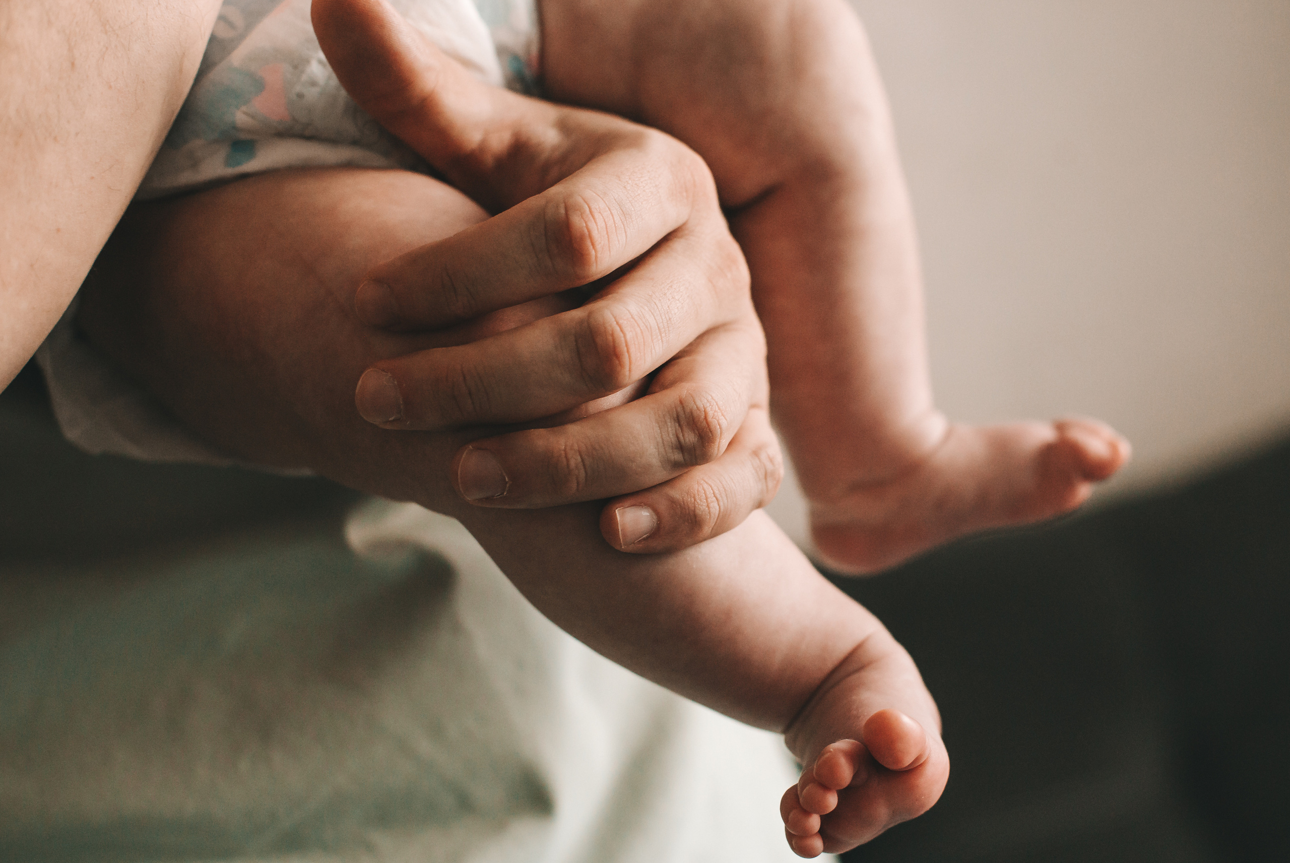 Аня и Антон с малышкой Полиной. Репортажный фотограф в Тюмени Татьяна Мужева