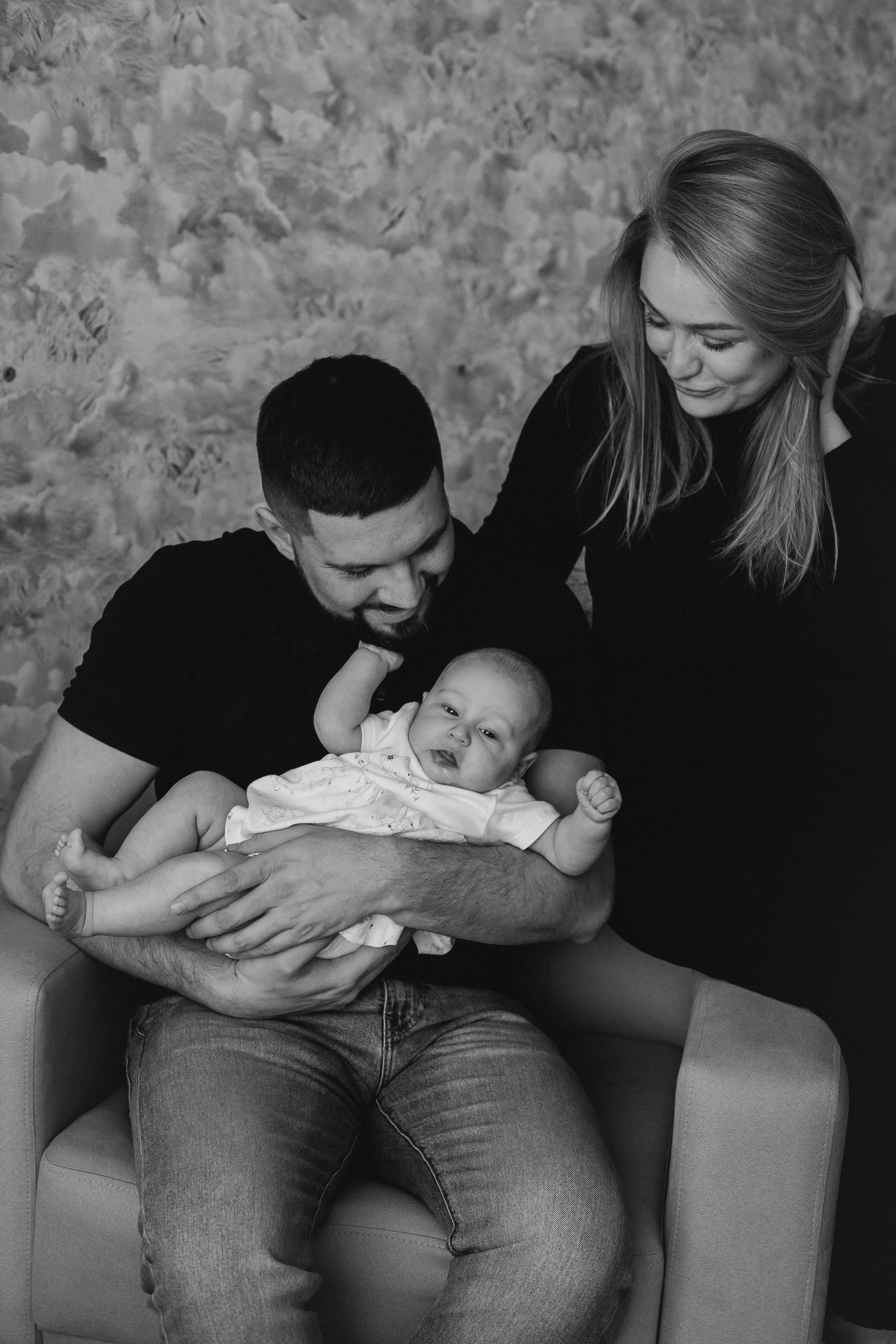 Аня и Антон с малышкой Полиной. Репортажный фотограф в Тюмени Татьяна Мужева