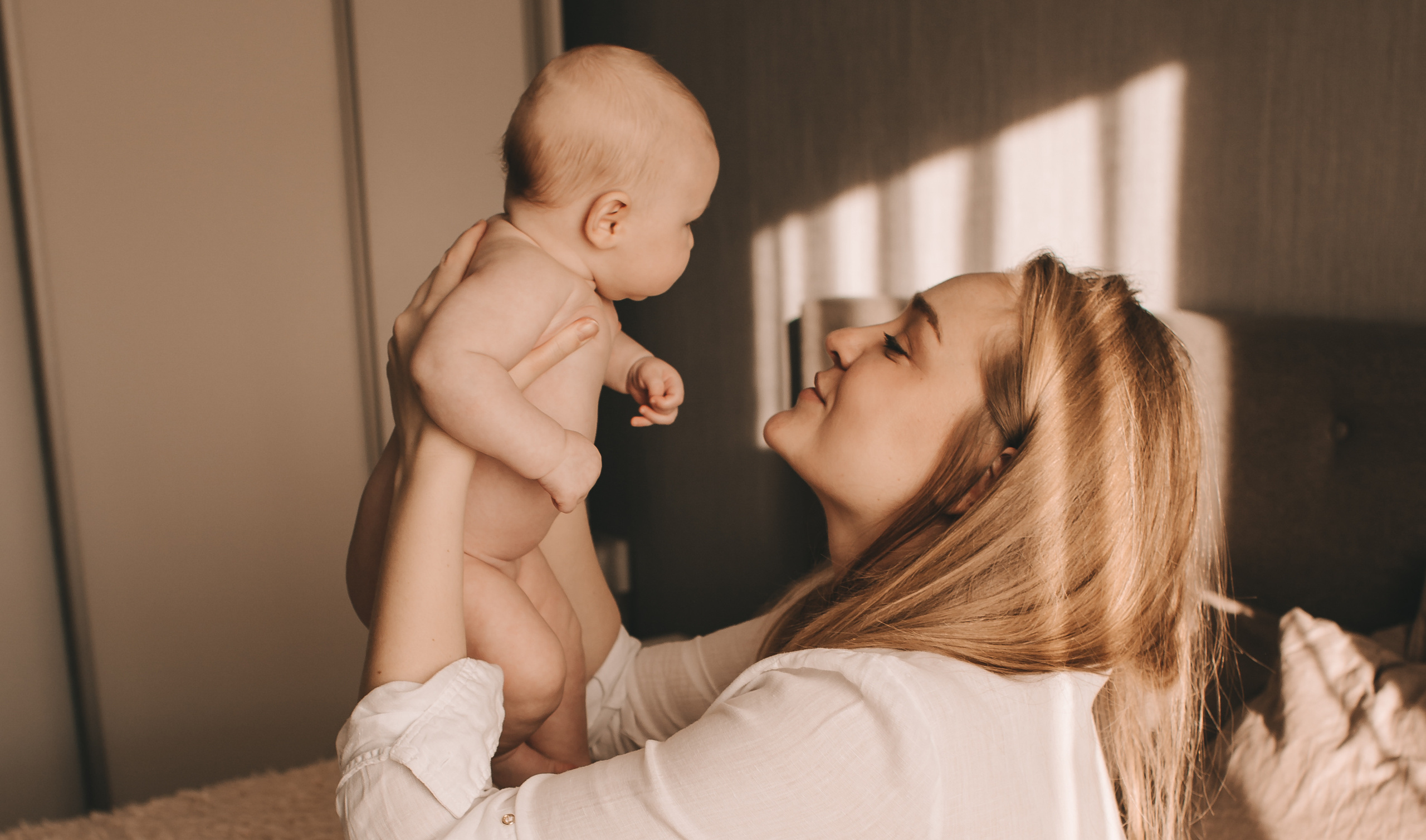 Аня и Антон с малышкой Полиной. Репортажный фотограф в Тюмени Татьяна Мужева
