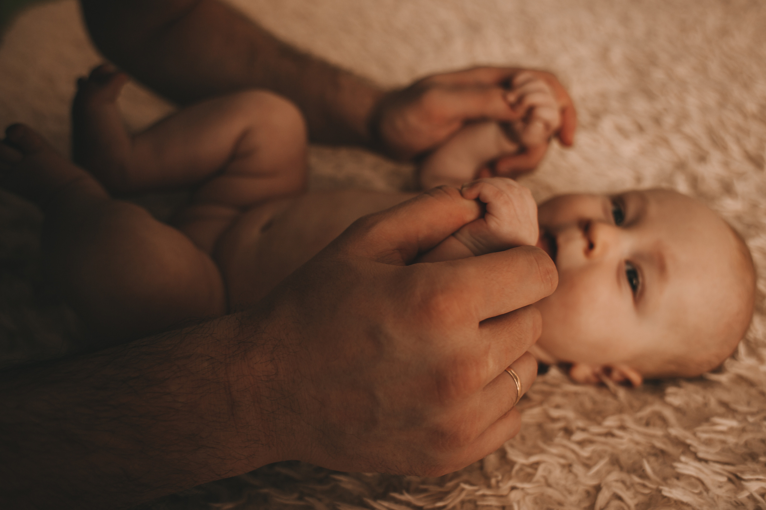 Аня и Антон с малышкой Полиной. Репортажный фотограф в Тюмени Татьяна Мужева