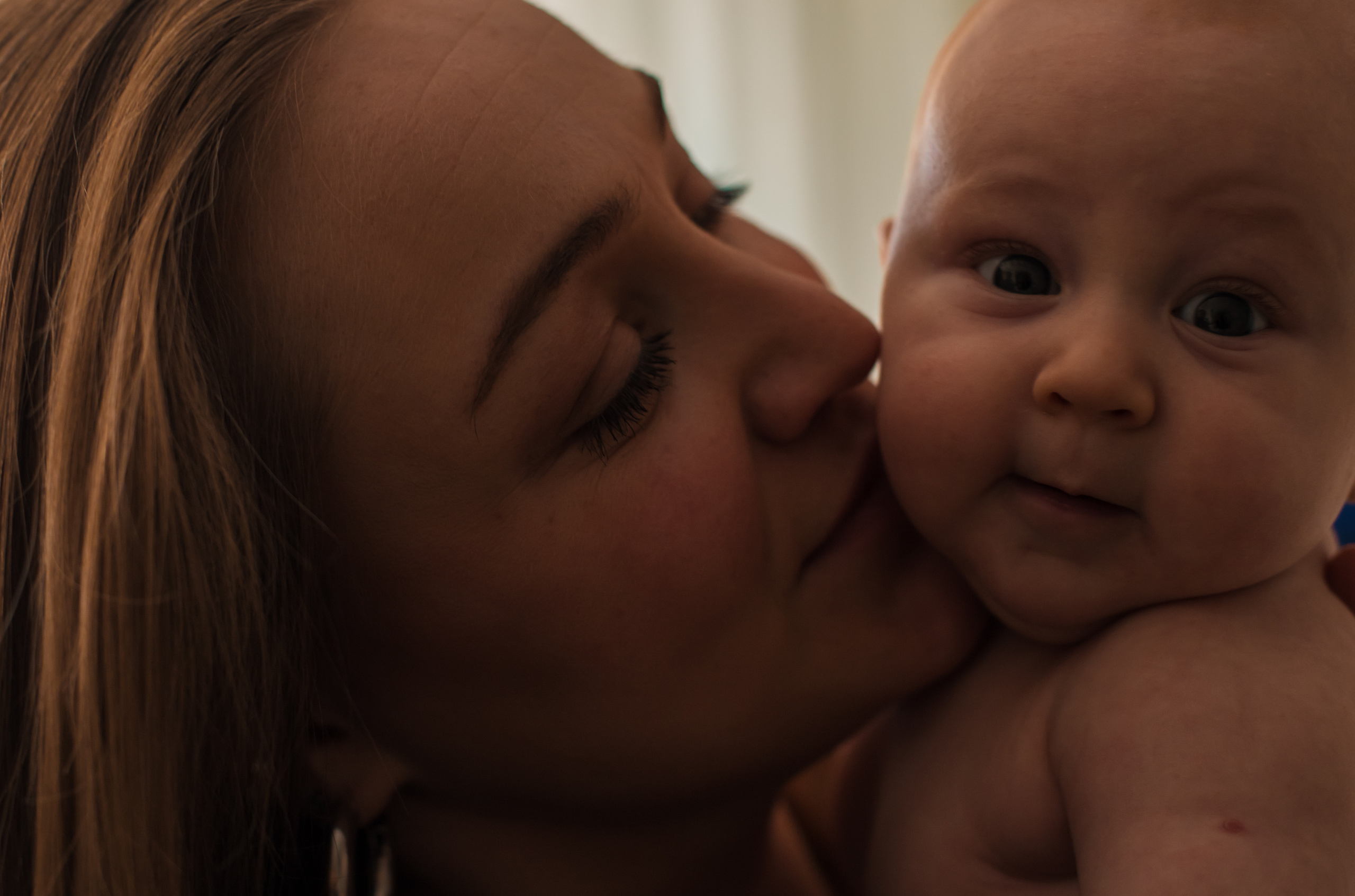 Аня и Антон с малышкой Полиной. Репортажный фотограф в Тюмени Татьяна Мужева