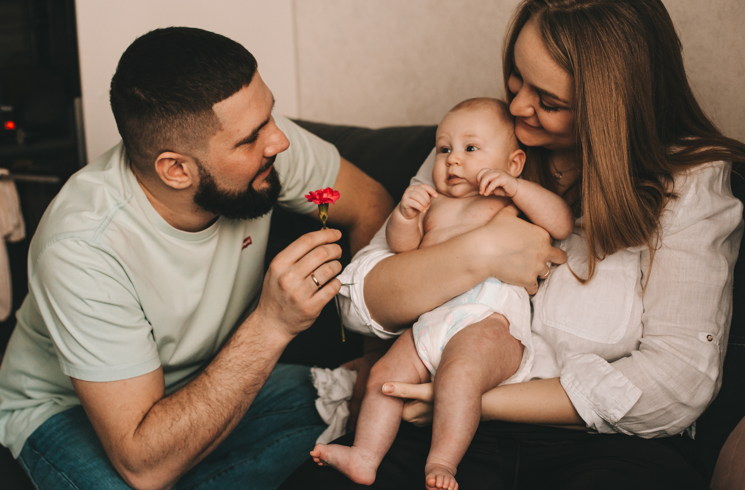 Аня и Антон с малышкой Полиной. Репортажный фотограф в Тюмени Татьяна Мужева
