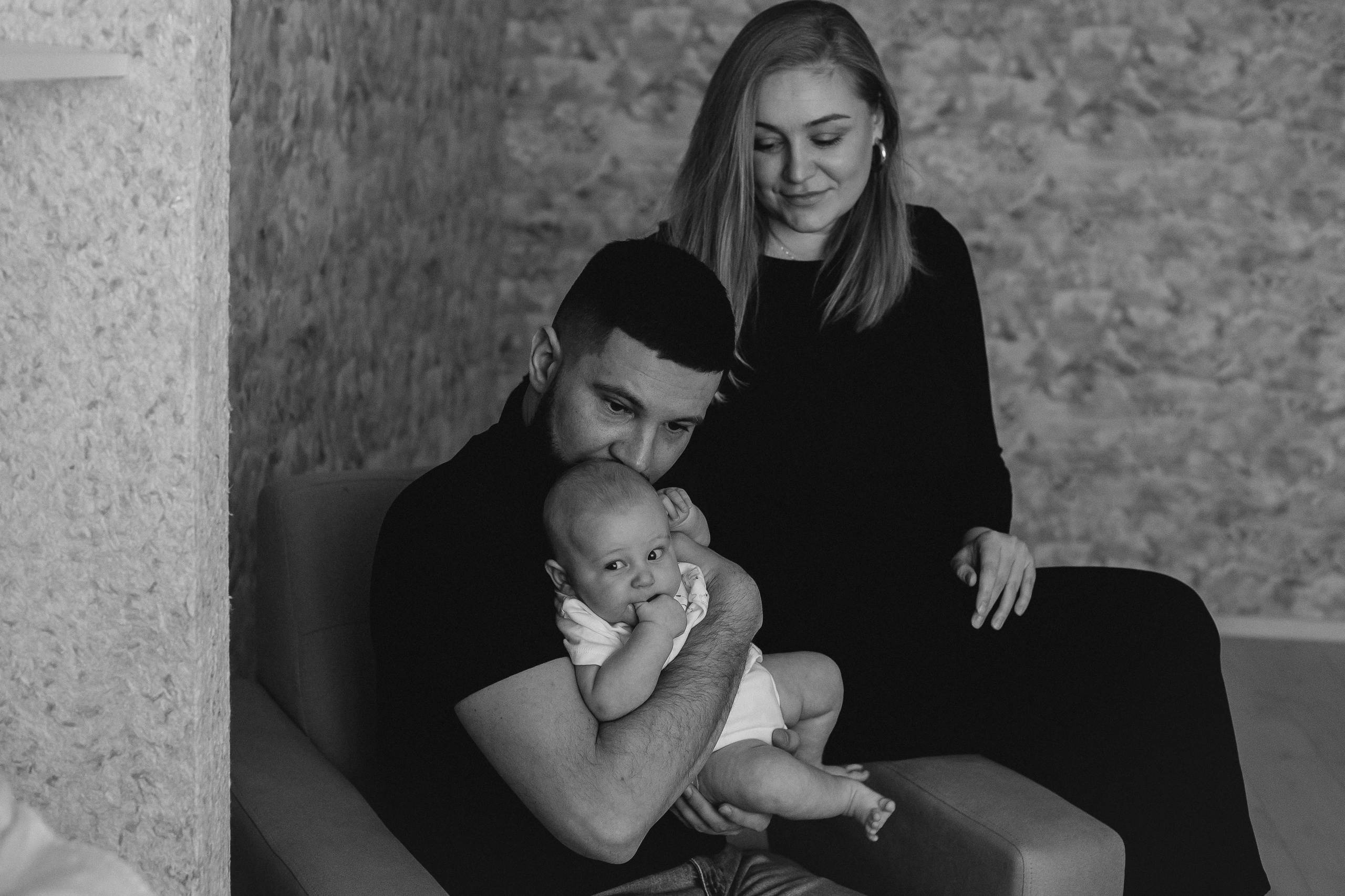 Аня и Антон с малышкой Полиной. Репортажный фотограф в Тюмени Татьяна Мужева