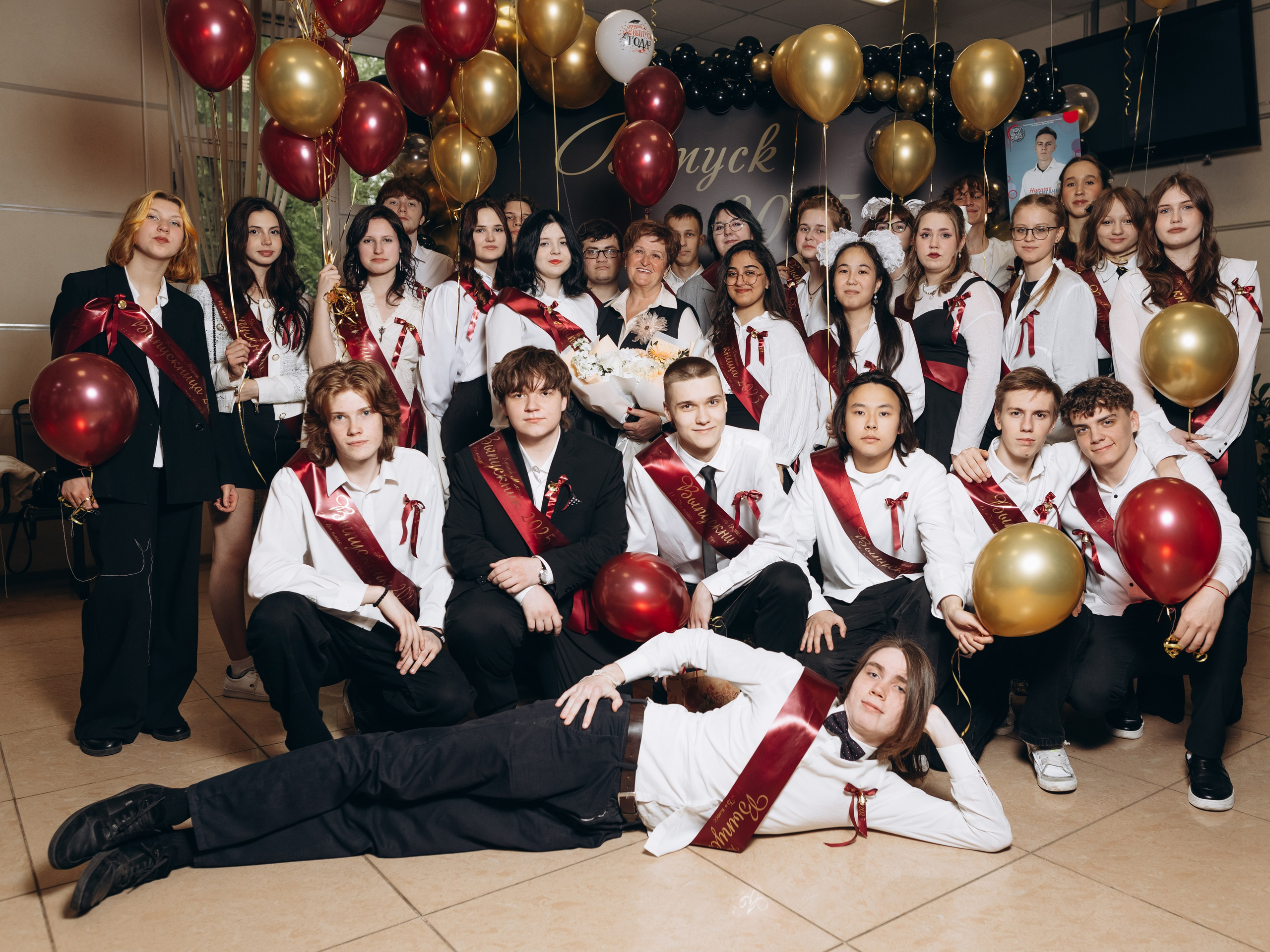 Последний звонок концерт+ фотозона. Фотограф Людмила Оюн
