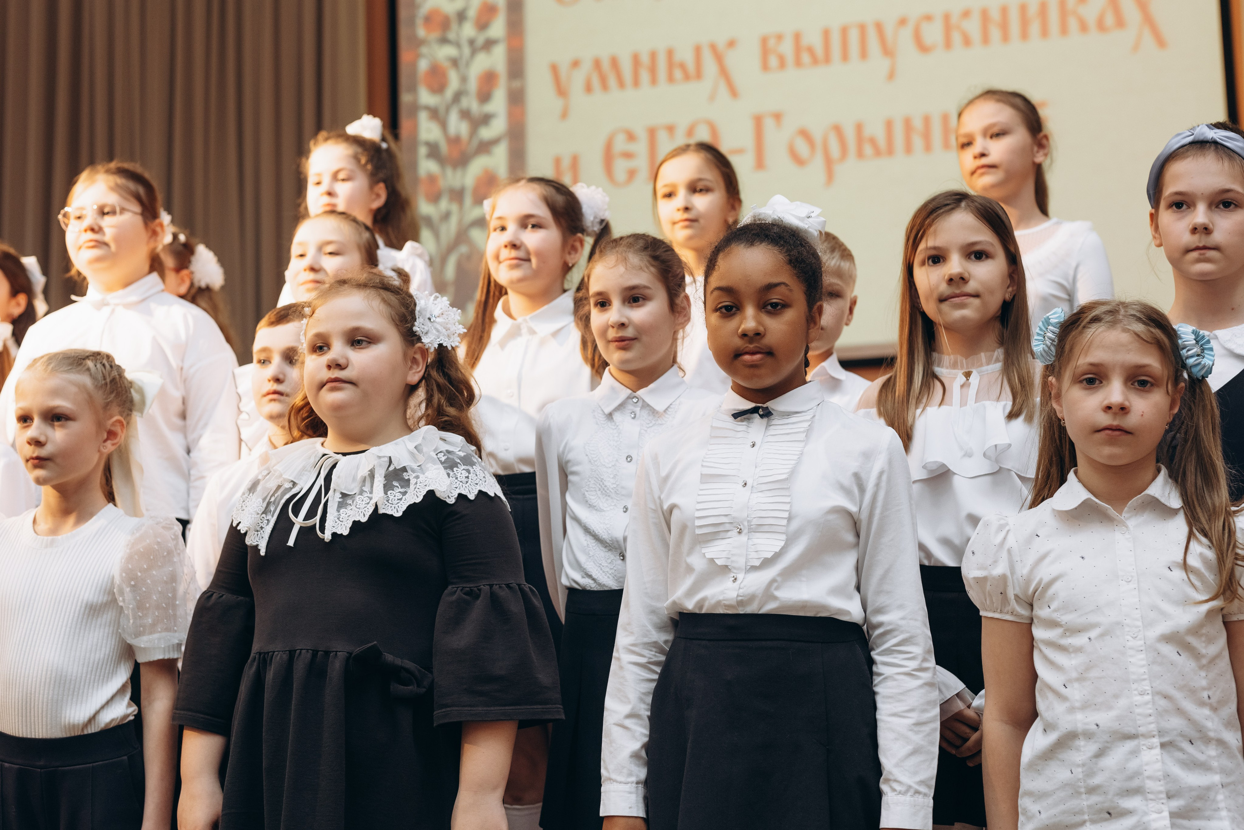 Последний звонок концерт+ фотозона. Фотограф Людмила Оюн