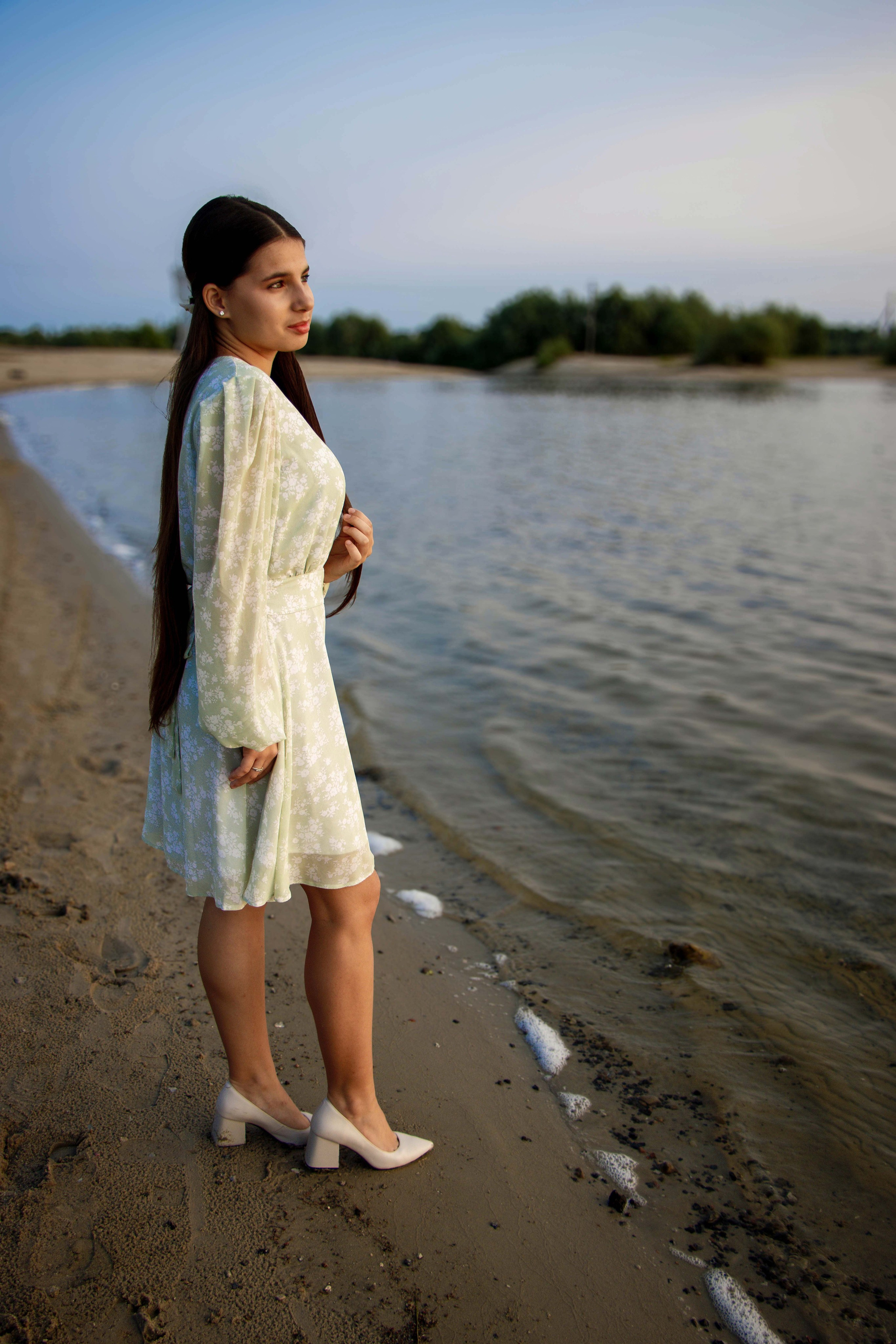 Эмилия у озера. Фотограф Татьяна Матрос