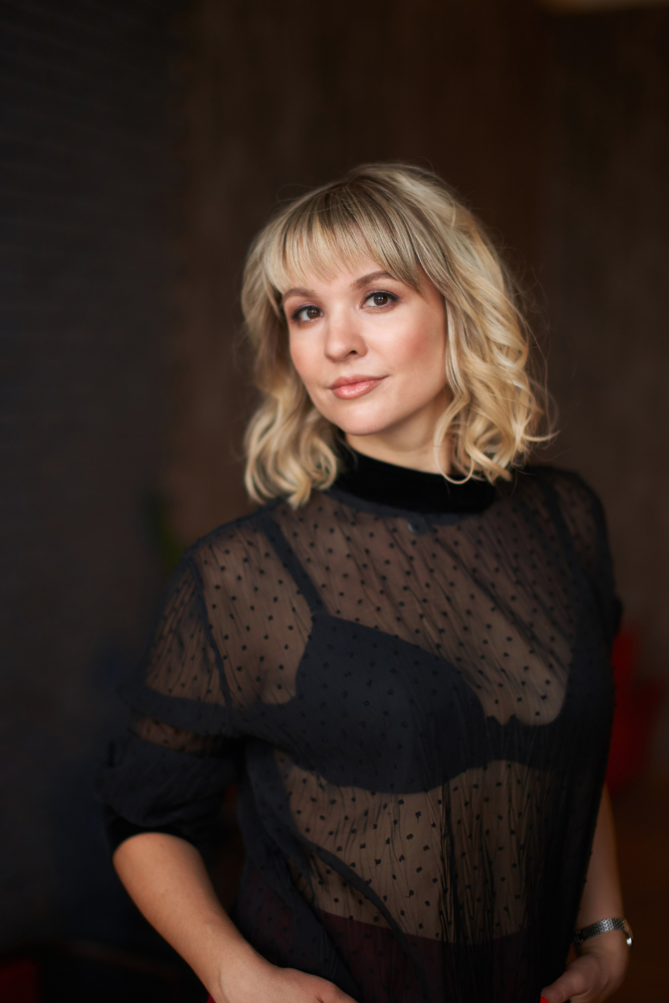 Портреты для Юли в интерьерной студии. Репортажный и женский фотограф в Новосибирске