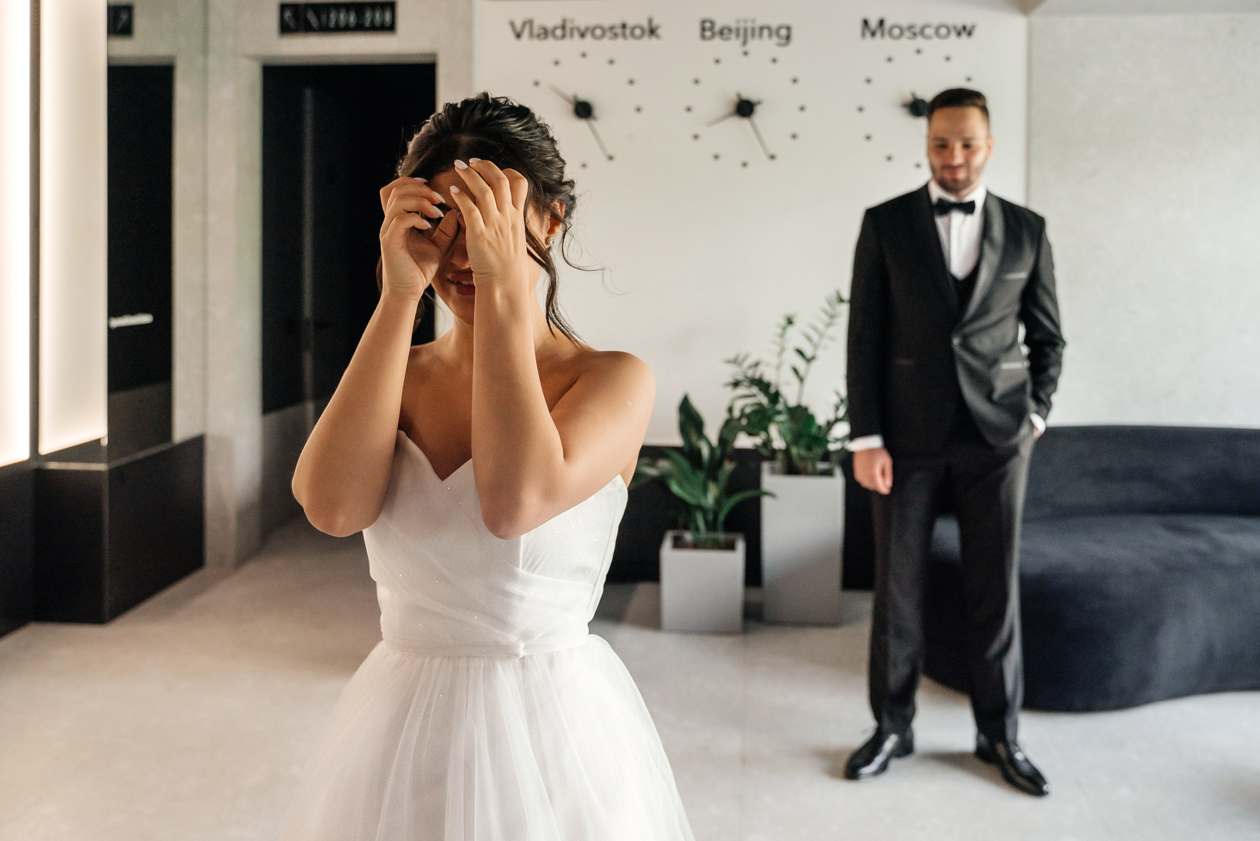 Полный летний свадебный день, прогулка на природе и в городе. Свадебный фотограф Елена Рякина