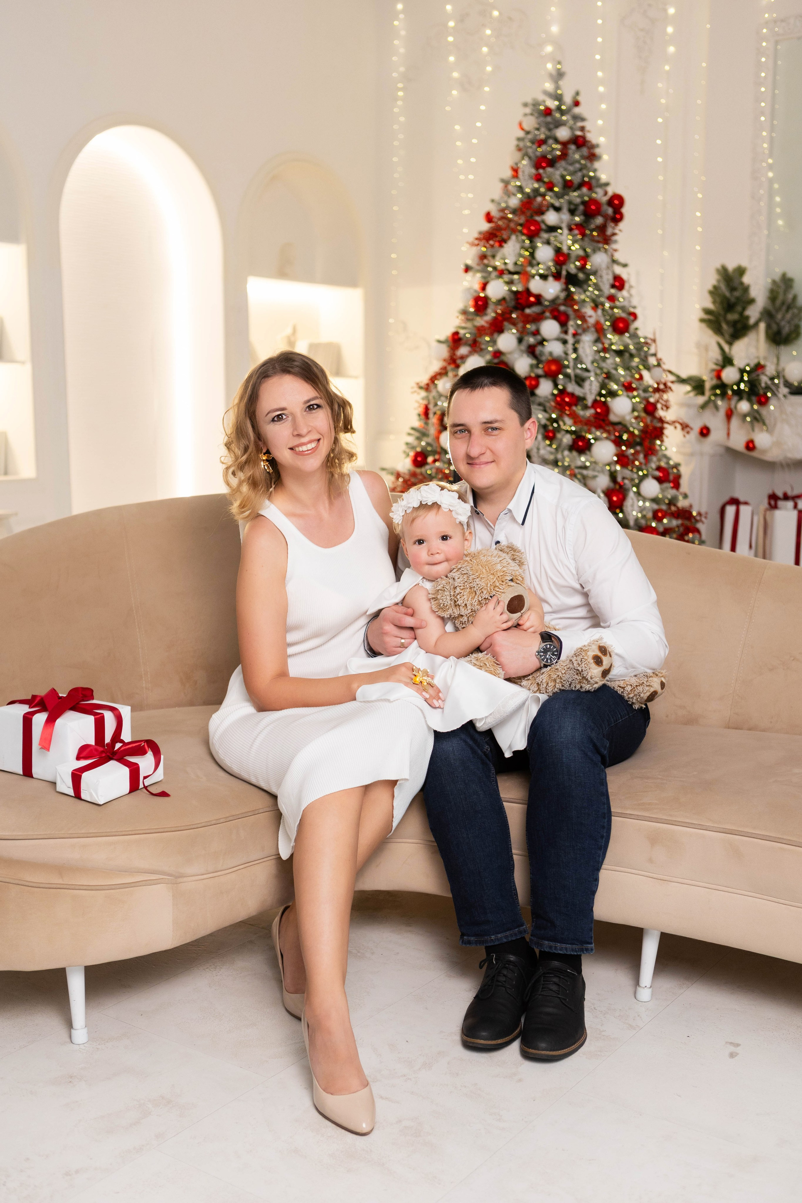 Татьяна, Сергей и София. Фотостудия «Alice», зал Зазеркалье. Свадебный семейный и детский фотограф в Краснодаре Карина Федоровская