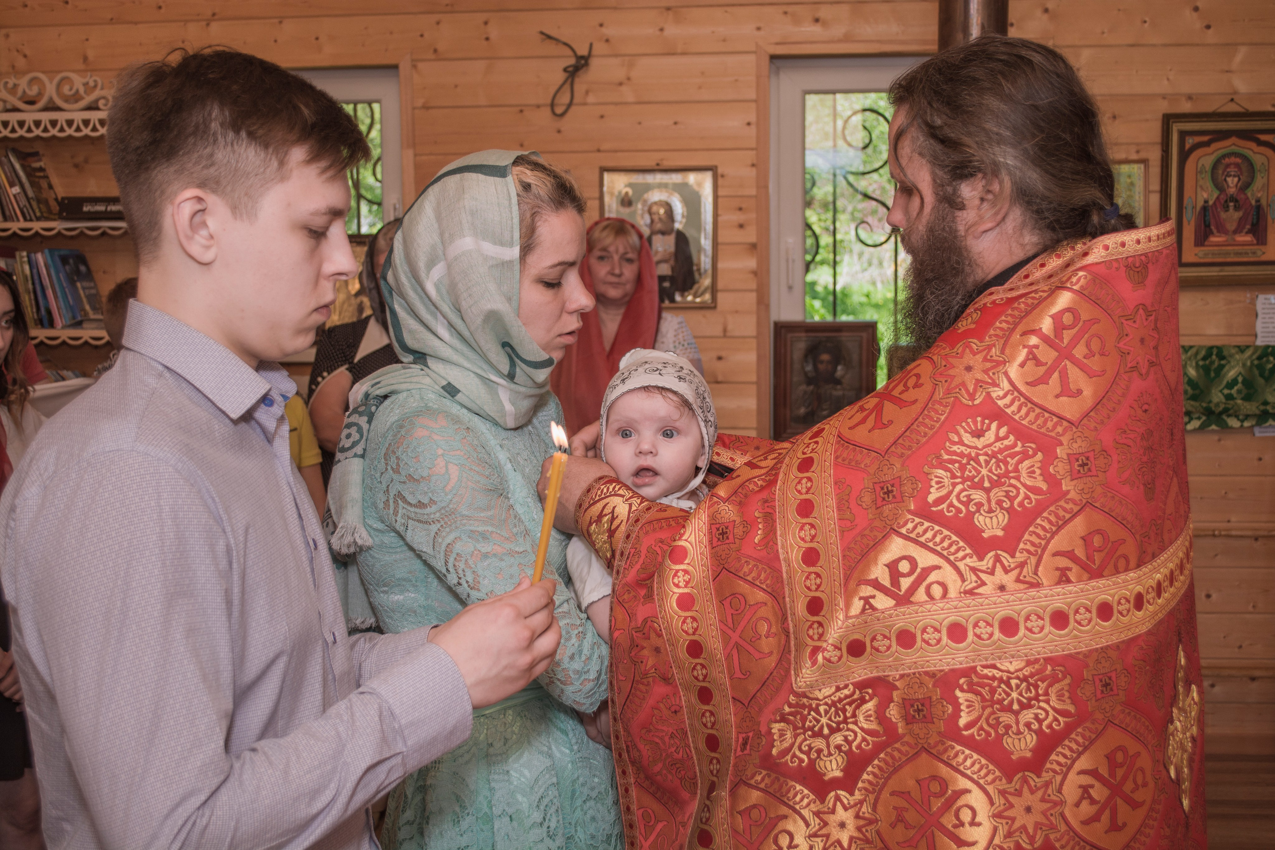 Крещение Василисы в храме Николая Чудотворца в д. Старый погост. Фотограф Евгений Егоров