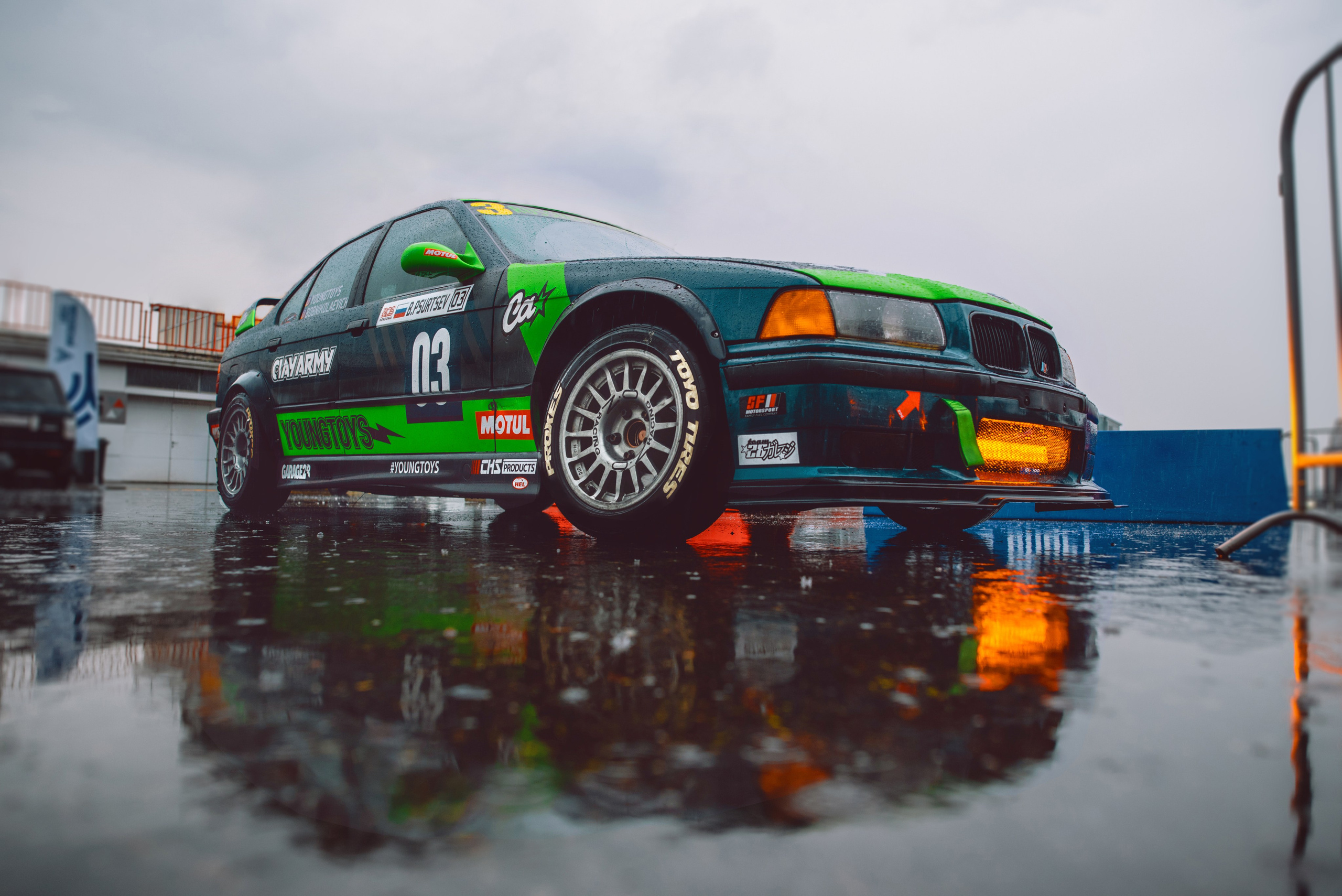 Rds запад ADM Raceway. DeLorein