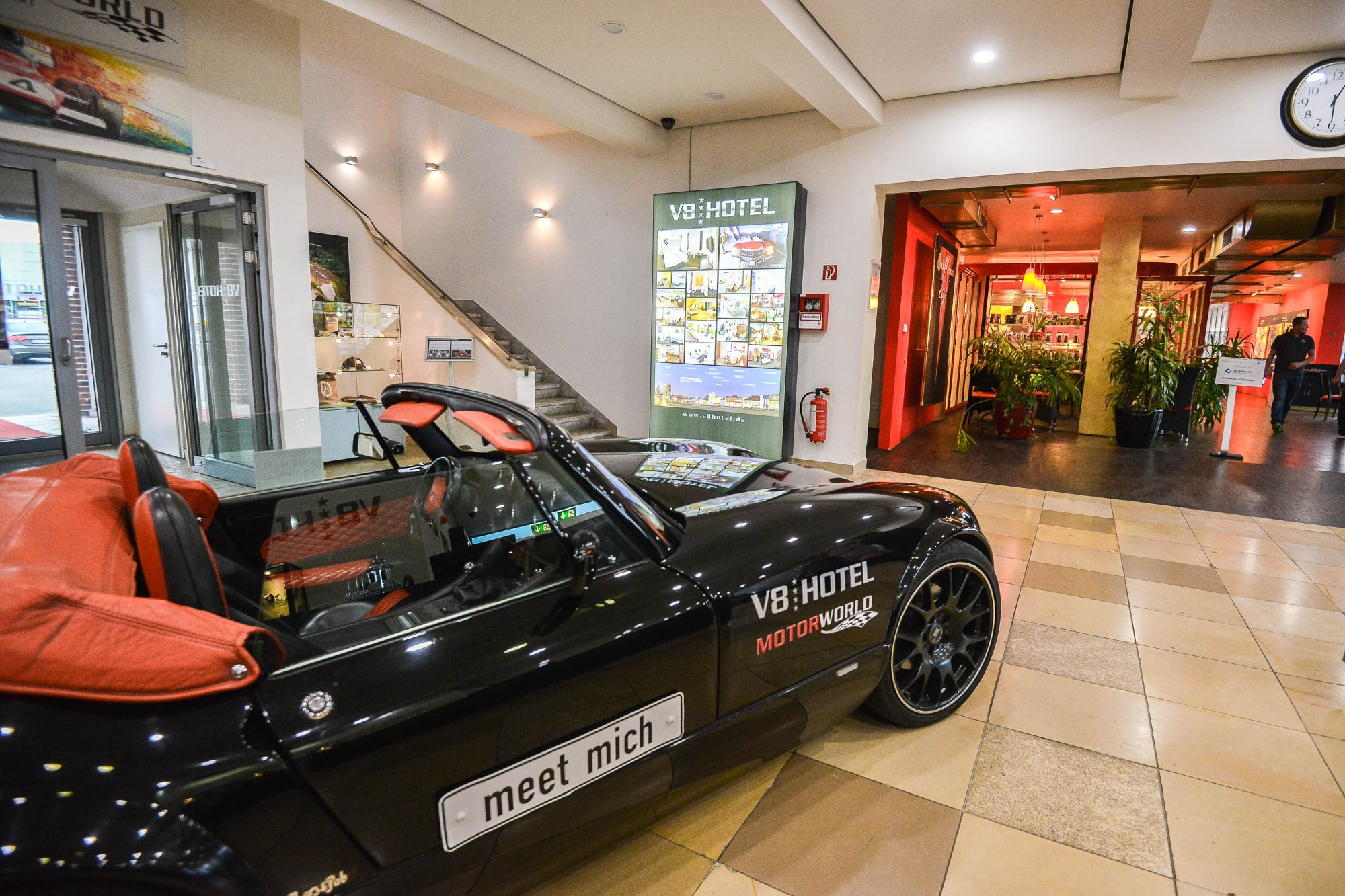 V8 Hotel Motorworld