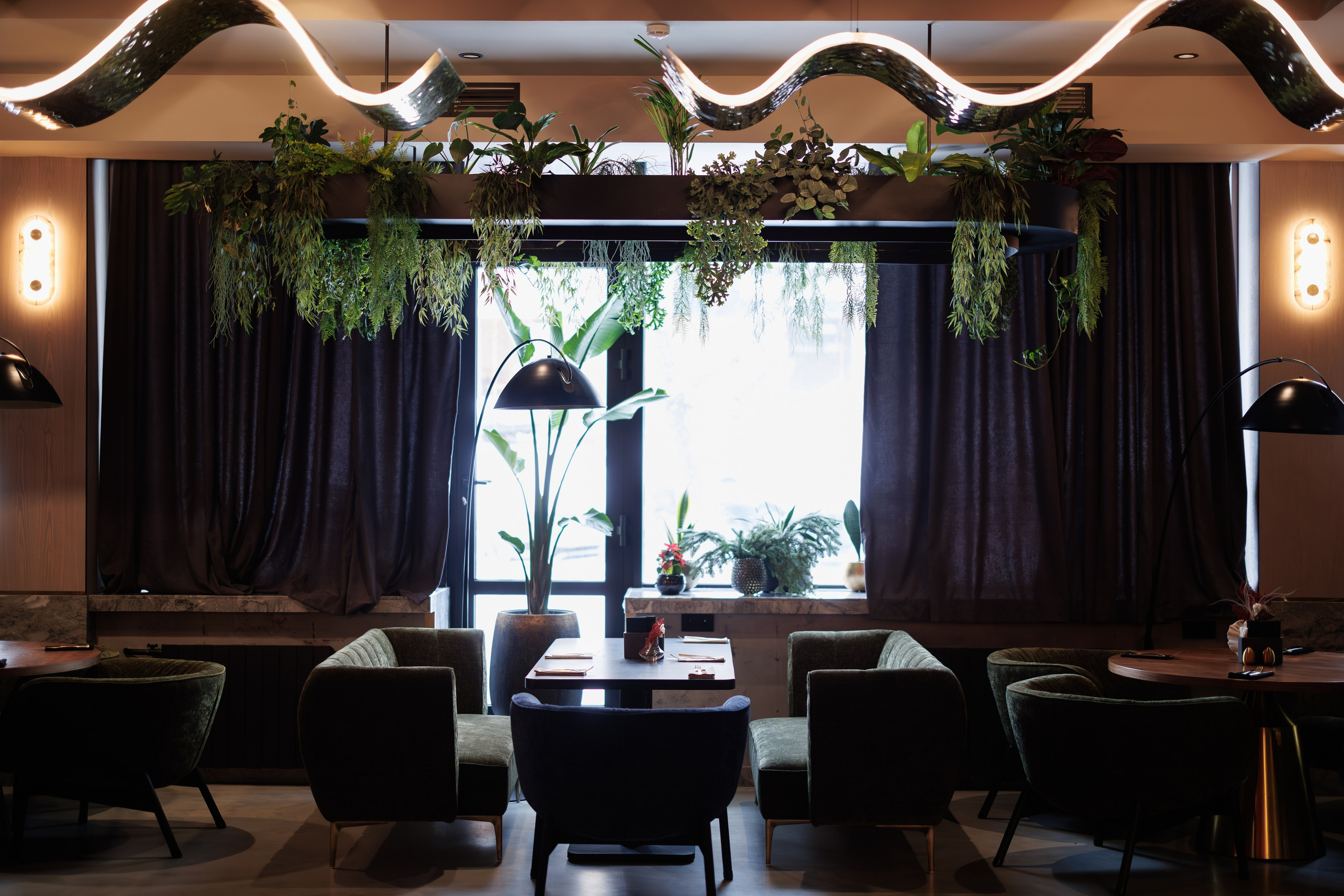 Фотограф для интерьерной съемки ресторана. Контент для бизнеса в Екатеринбурге Полдень Медиа