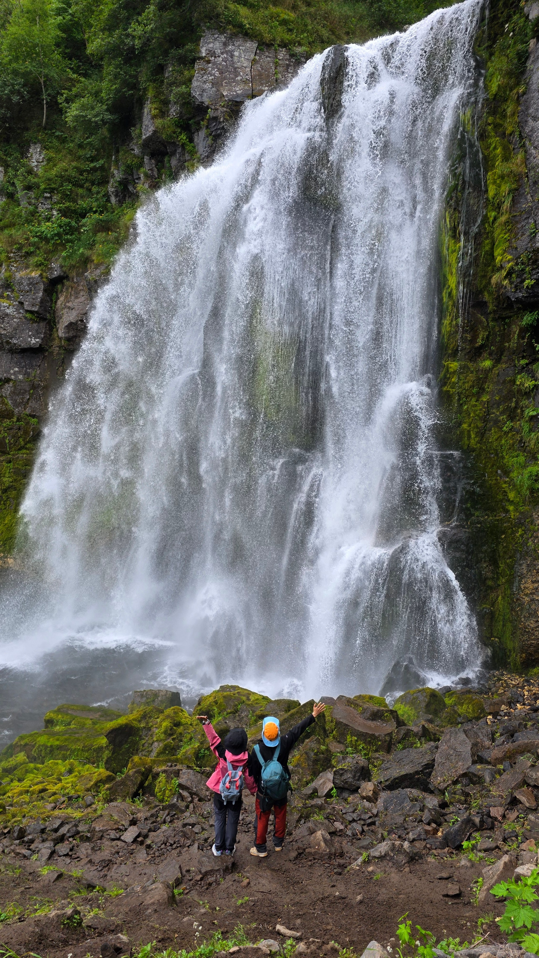 Дачные источники (Малая долина гейзеров) + водопад Снежный барс. Экскурсионные туры по Камчатке