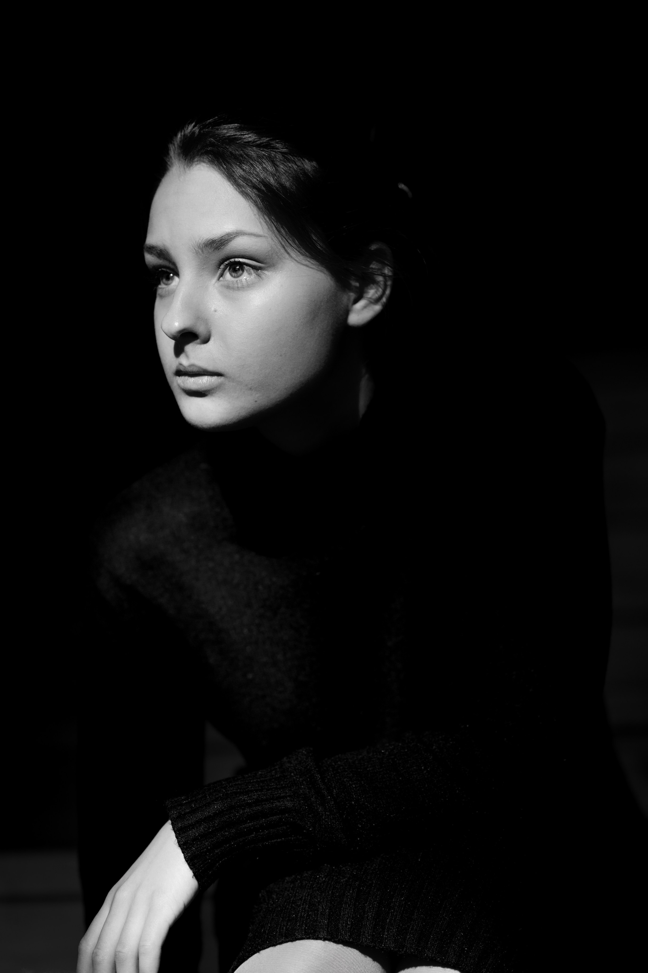 Фотосессия девочки подростка в Коломенском в темном ключе. Главная