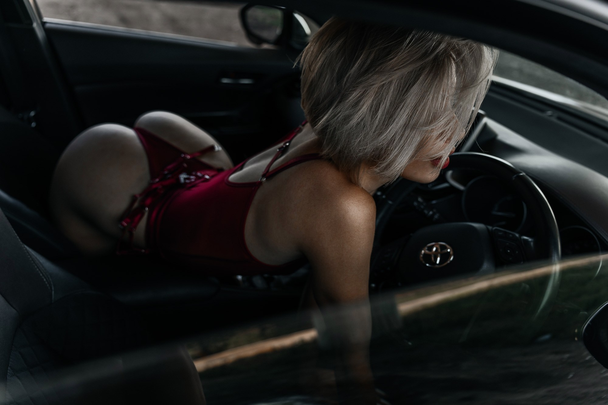 Девушка в машине. Для тех, кто не ждёт удачи, а создаёт её. Каждая фотосессия — это твой момент, твой стиль, твой успех. 📸