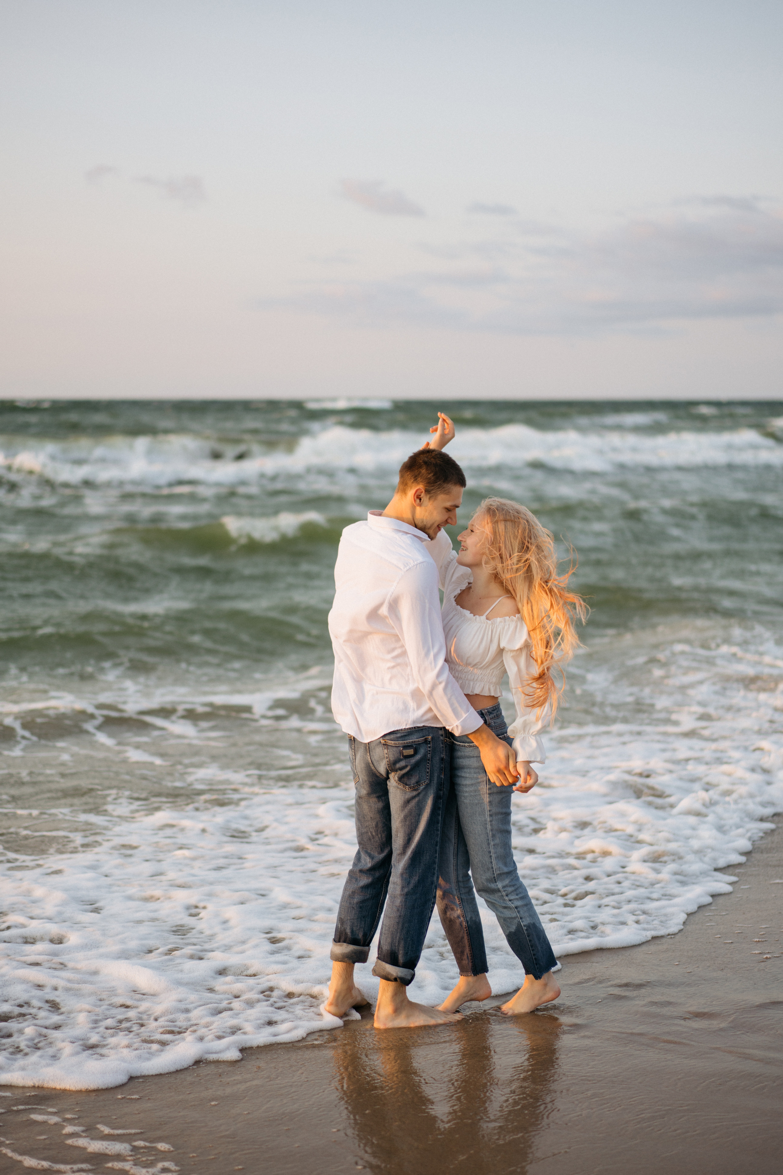 Лавстори на закате на море. Свадебный и семейный фотограф в Калининграде Анастасия Гриценко