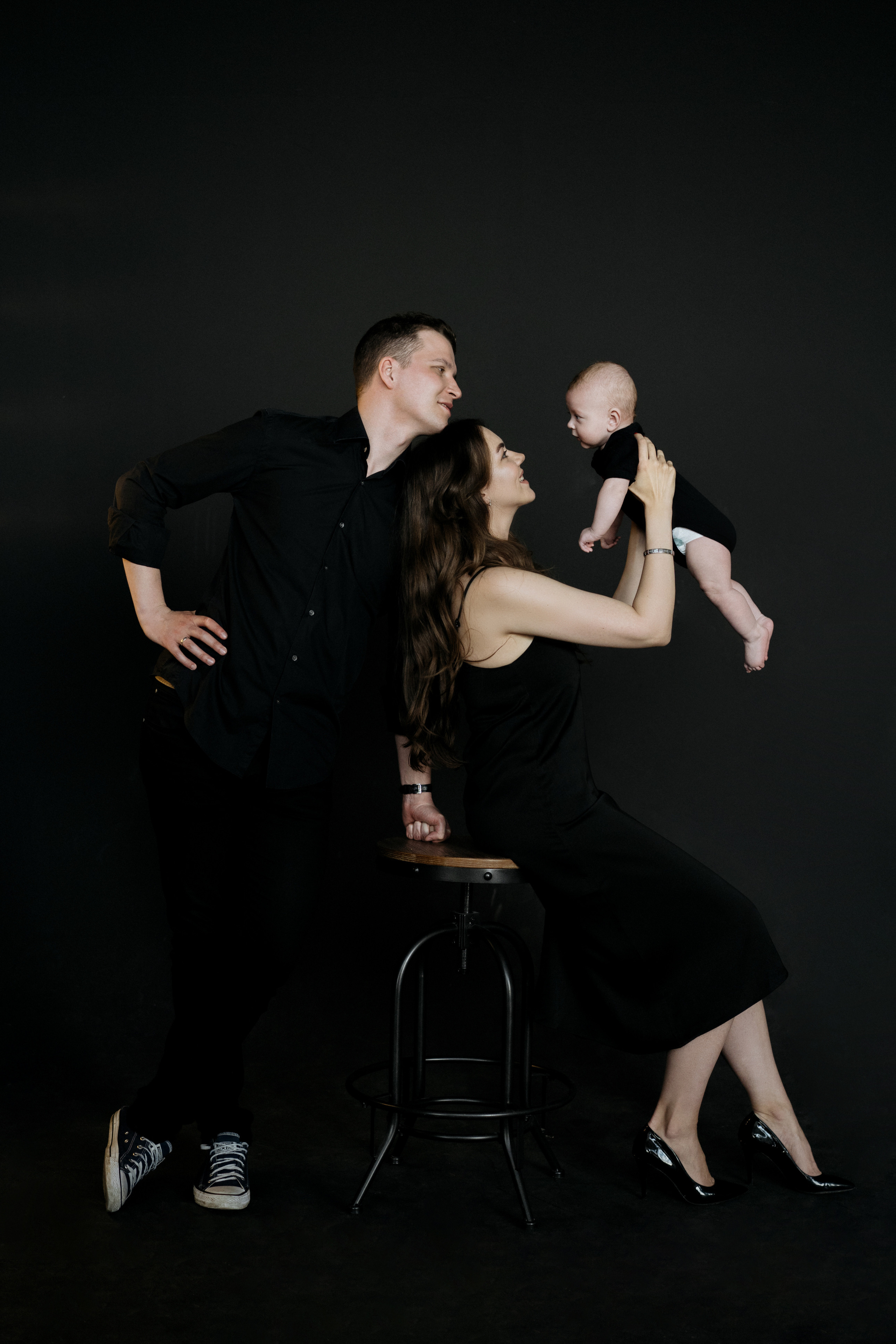 Семейная съемка в черной студии тотал Блэк. Свадебный и семейный фотограф в Калининграде Анастасия Гриценко