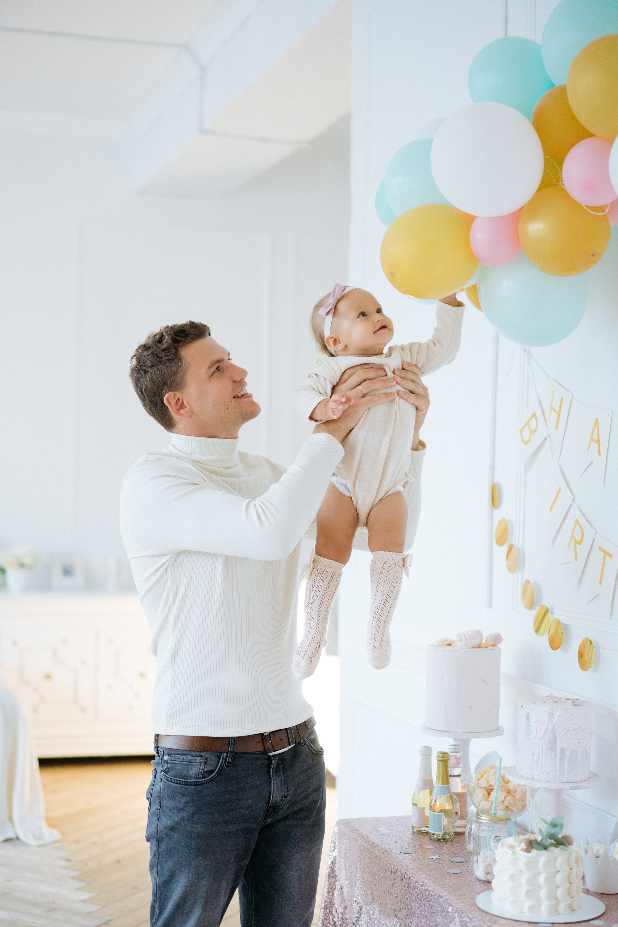 Фотосессия в белой студии, годик девочке. Свадебный и семейный фотограф в Калининграде Анастасия Гриценко