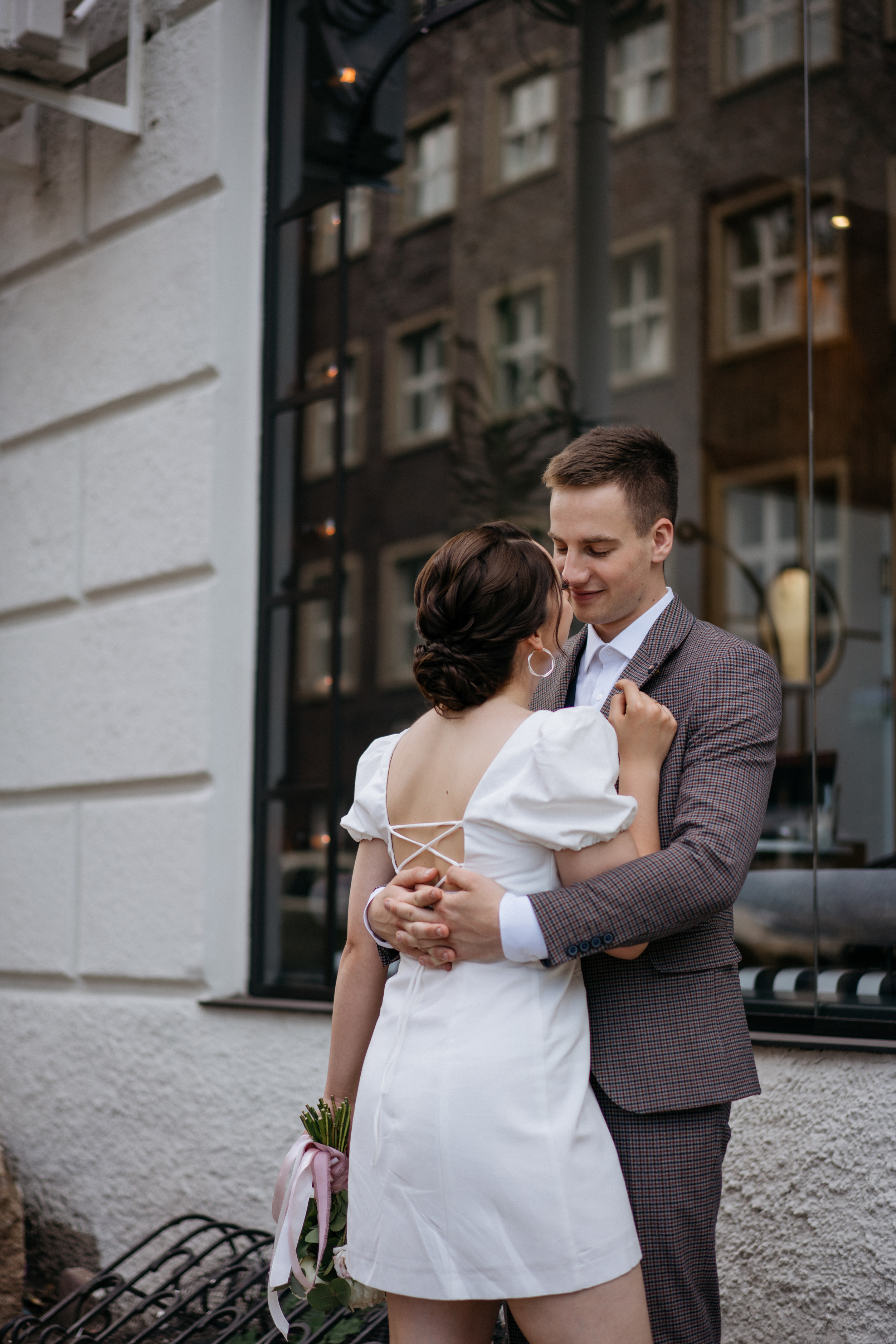 Свадебная прогулка в городе. Свадебный и семейный фотограф в Калининграде Анастасия Гриценко