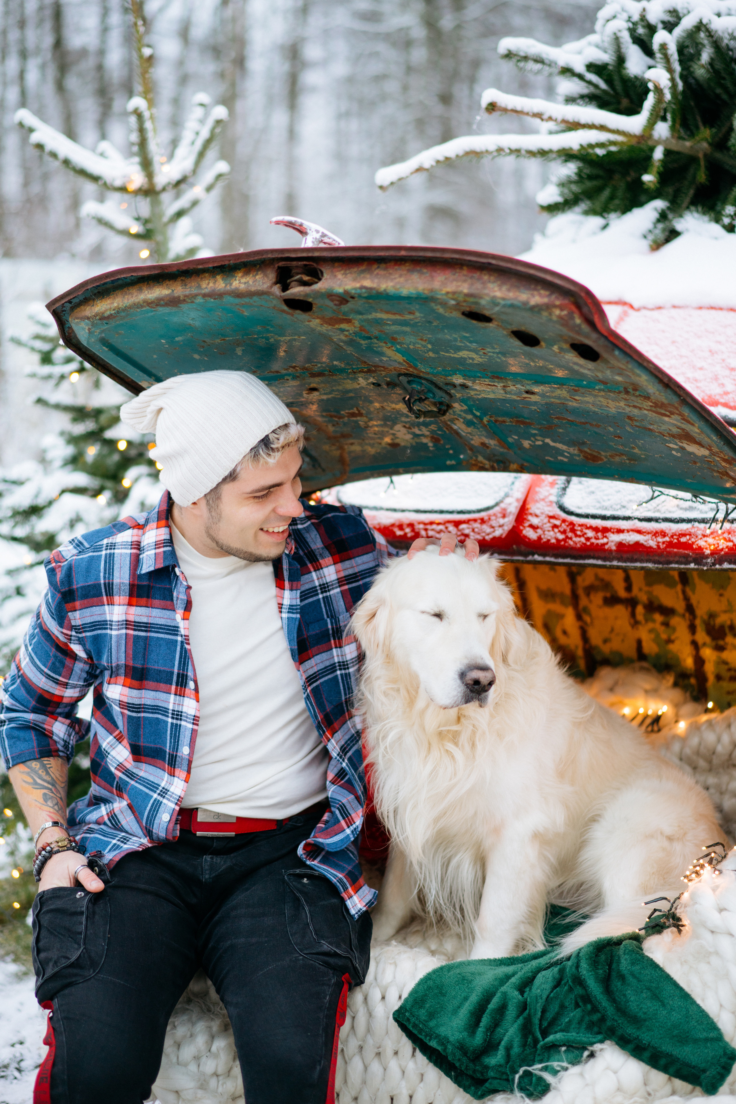 Красивая новогодняя фотосессия с машиной елкой и собакой. Свадебный и семейный фотограф в Калининграде Анастасия Гриценко