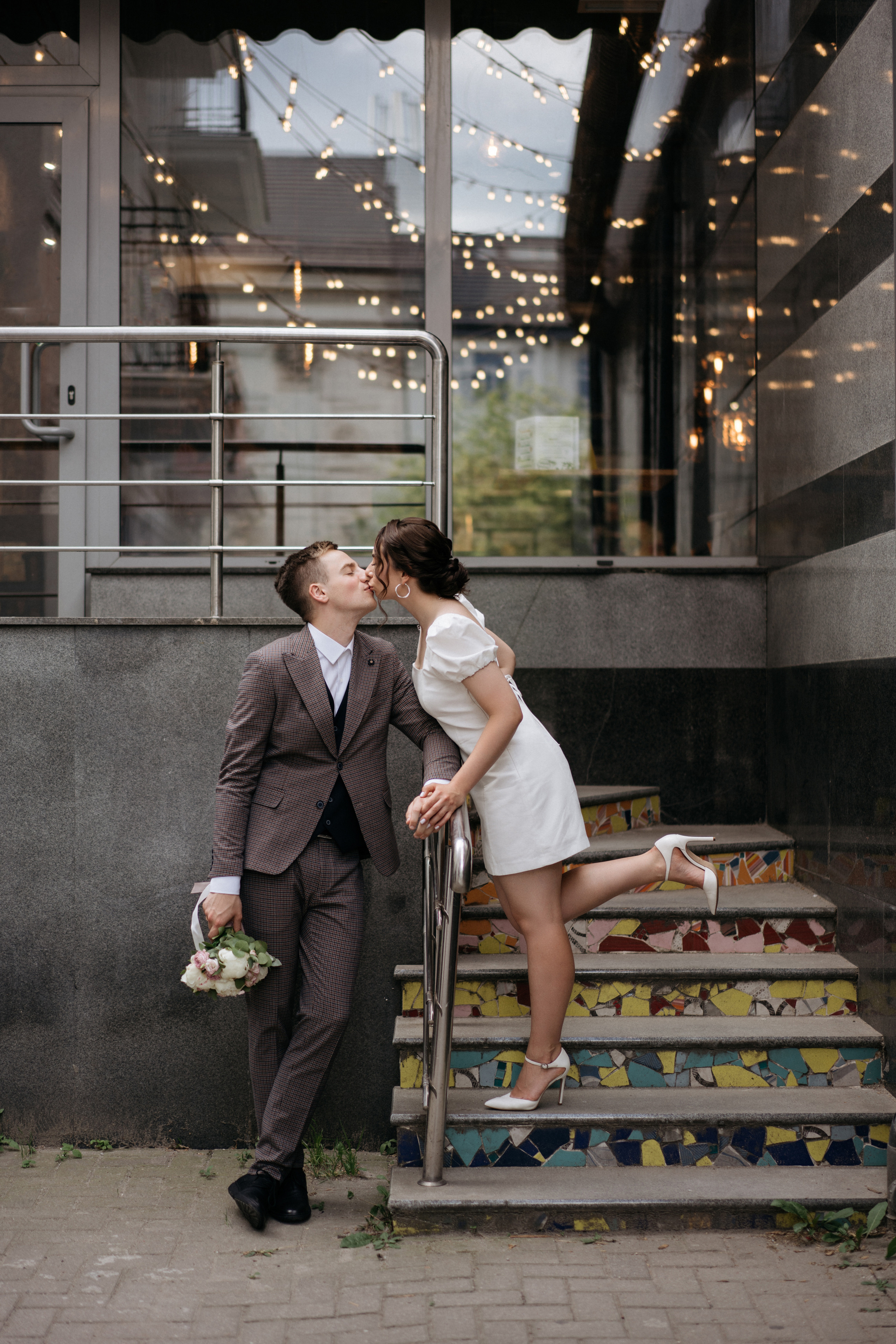Свадебная прогулка в городе. Свадебный и семейный фотограф в Калининграде Анастасия Гриценко