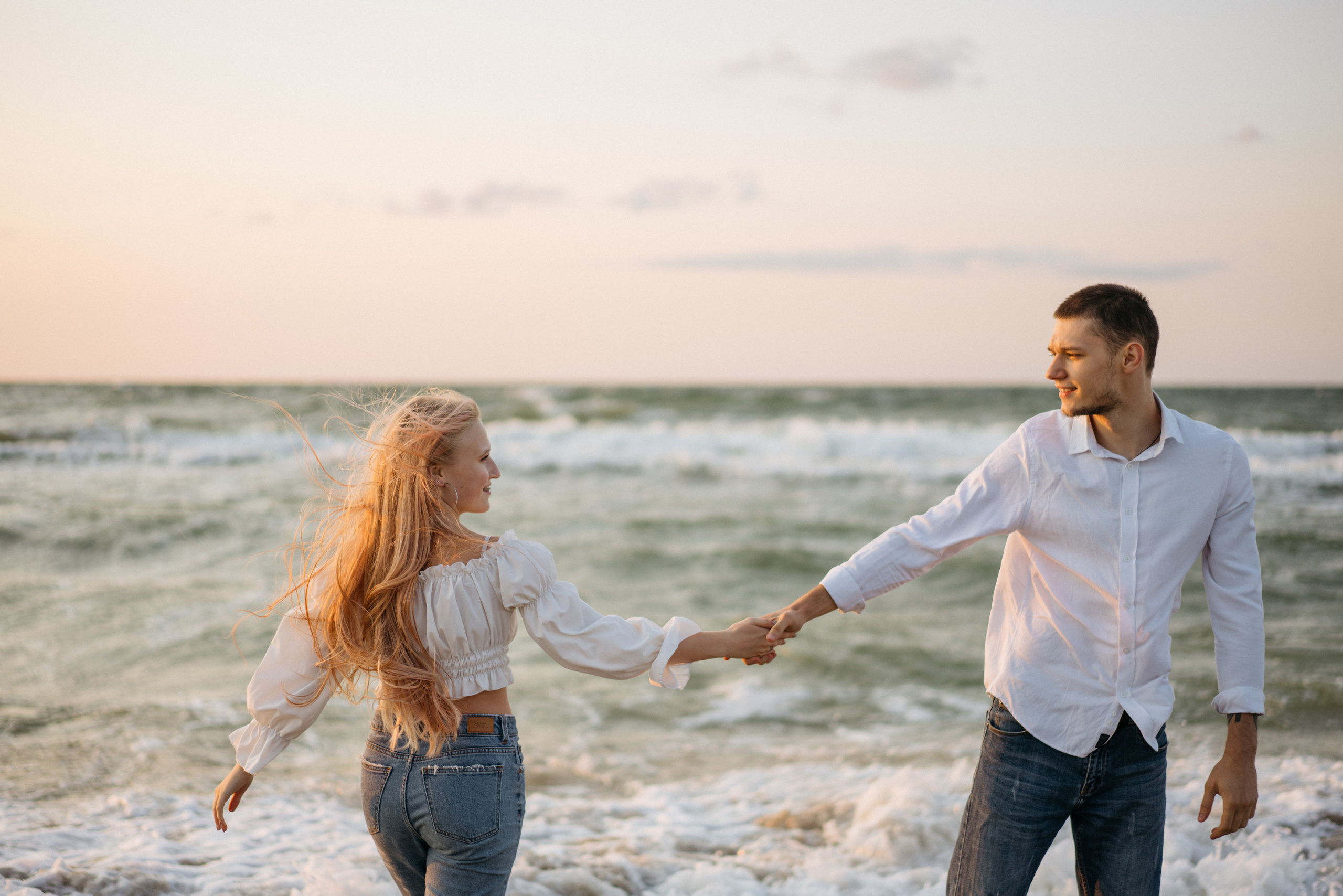 Лавстори на закате на море. Свадебный и семейный фотограф в Калининграде Анастасия Гриценко