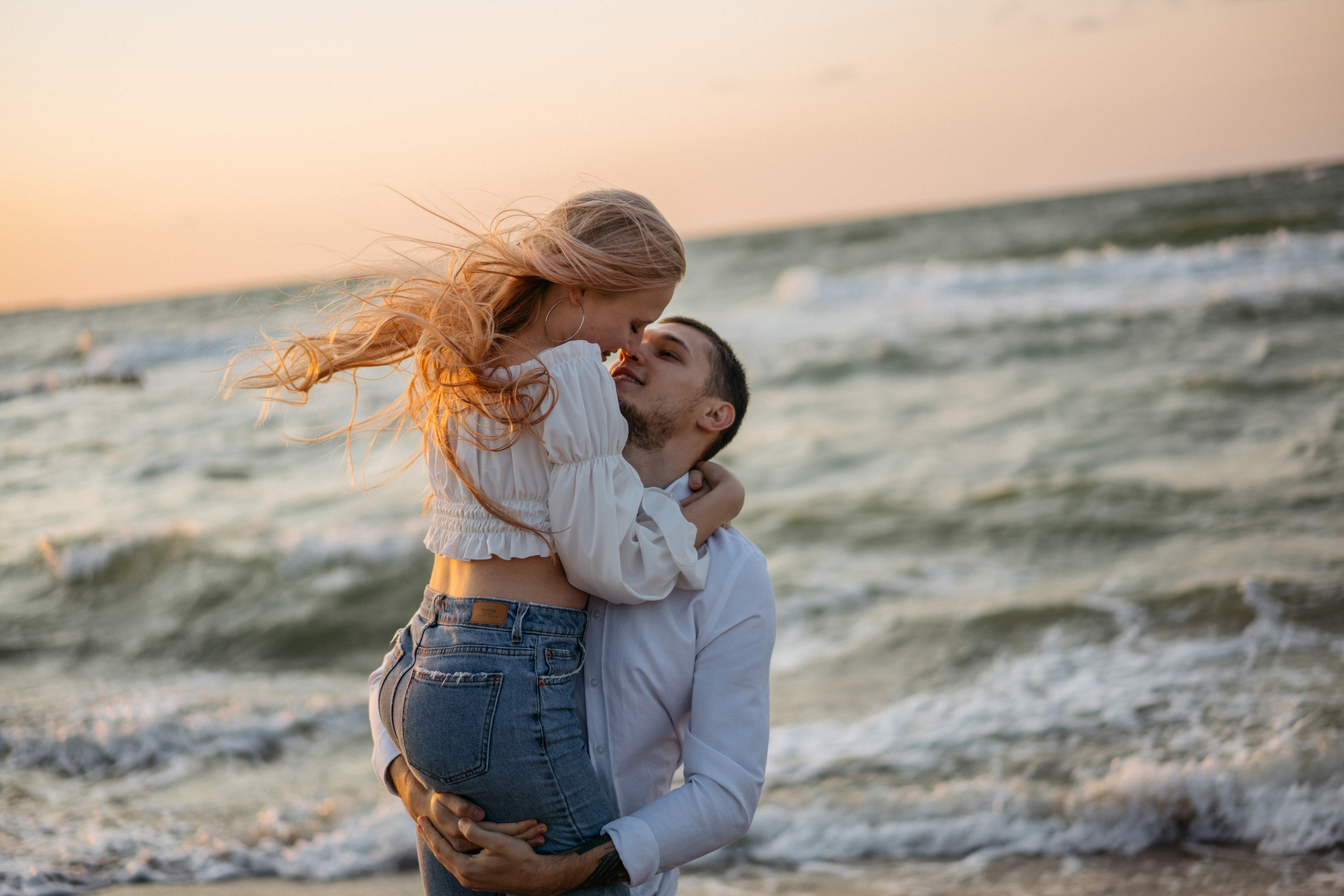 Лавстори на закате на море. Свадебный и семейный фотограф в Калининграде Анастасия Гриценко