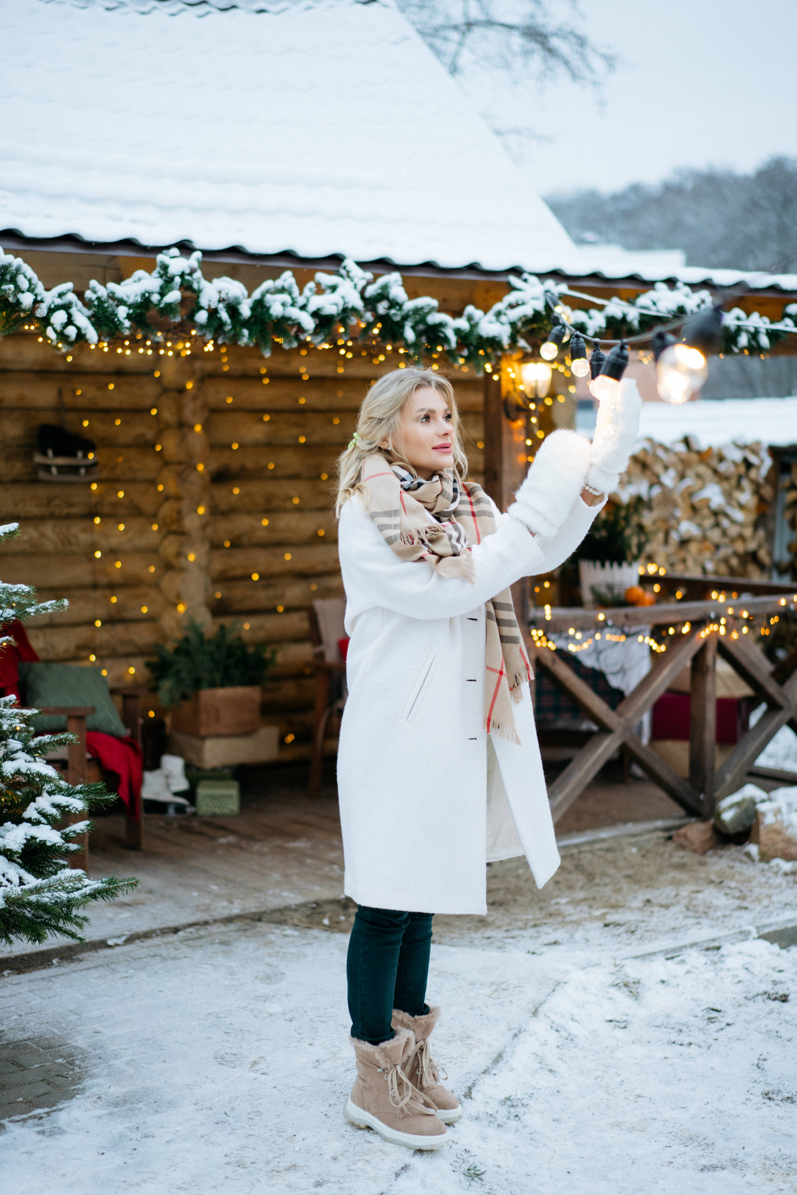 Красивая новогодняя фотосессия с машиной елкой и собакой. Свадебный и семейный фотограф в Калининграде Анастасия Гриценко