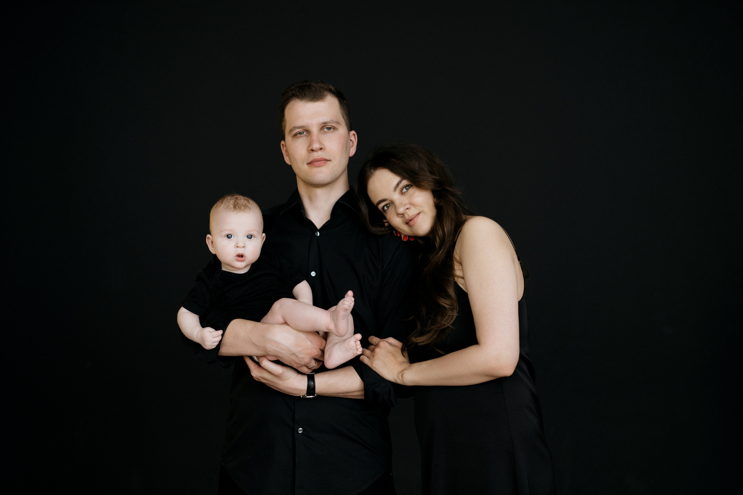 Семейная съемка в черной студии тотал Блэк. Свадебный и семейный фотограф в Калининграде Анастасия Гриценко