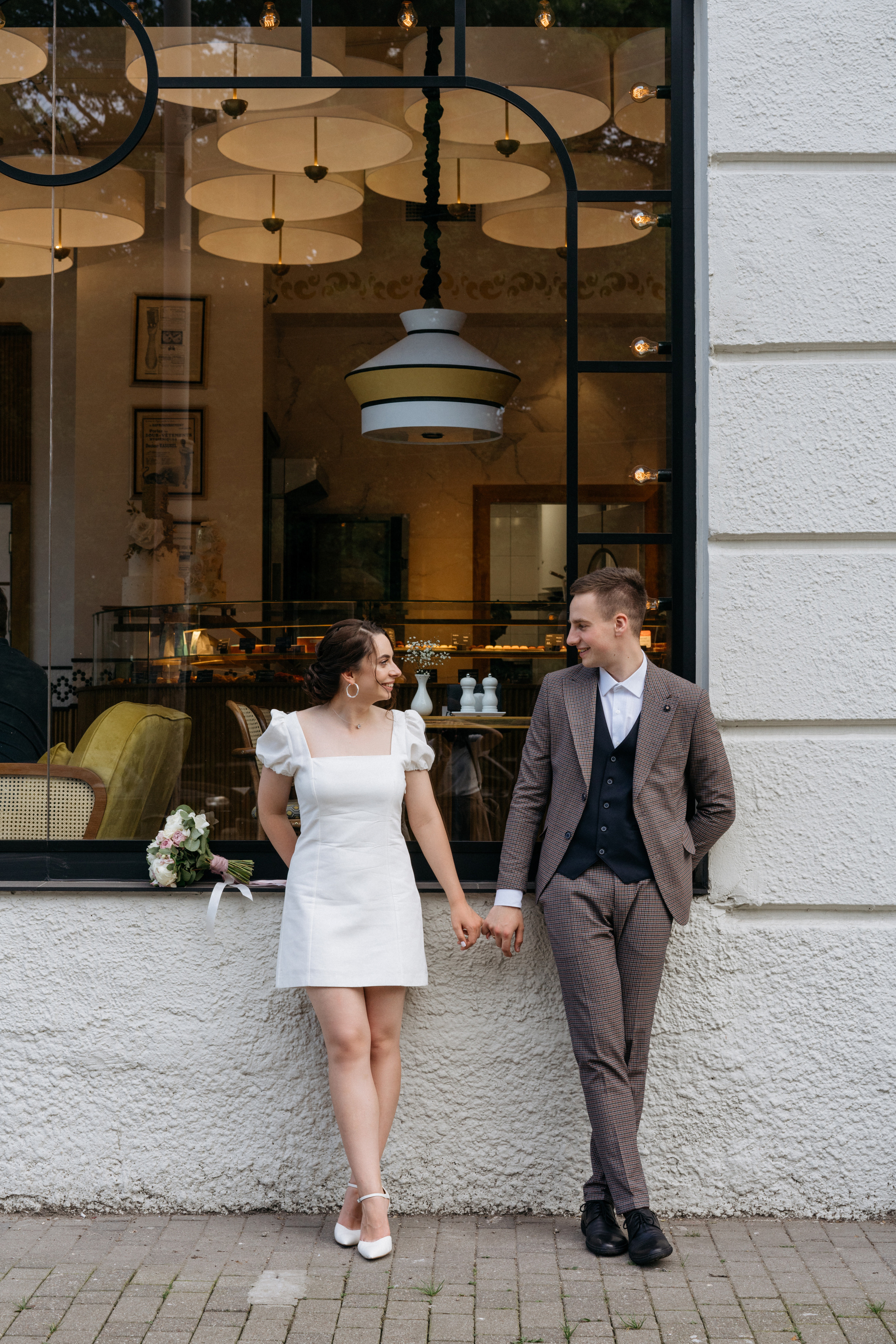 Свадебная прогулка в городе. Свадебный и семейный фотограф в Калининграде Анастасия Гриценко