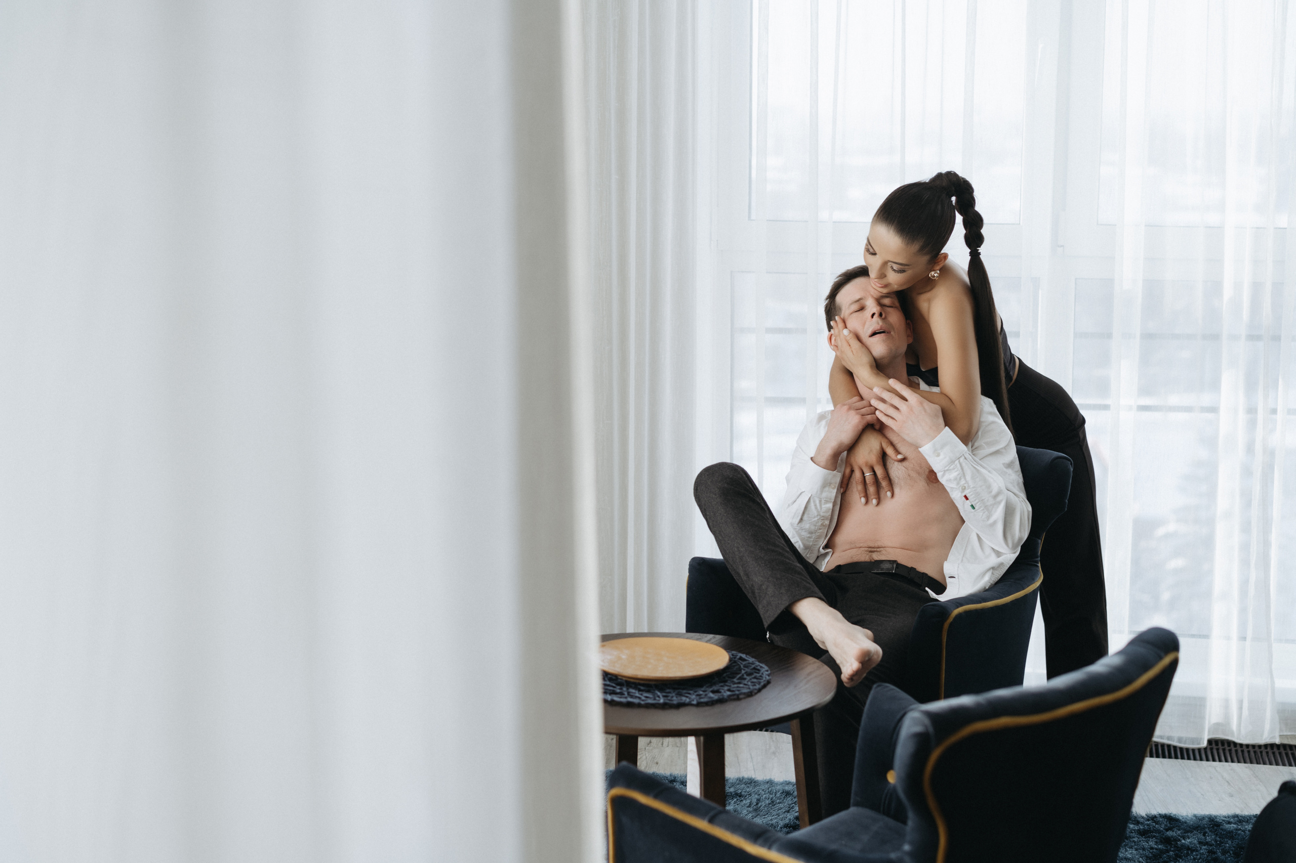 Фотосессия пары в апартаментах. Свадебный и семейный фотограф в Калининграде Анастасия Гриценко