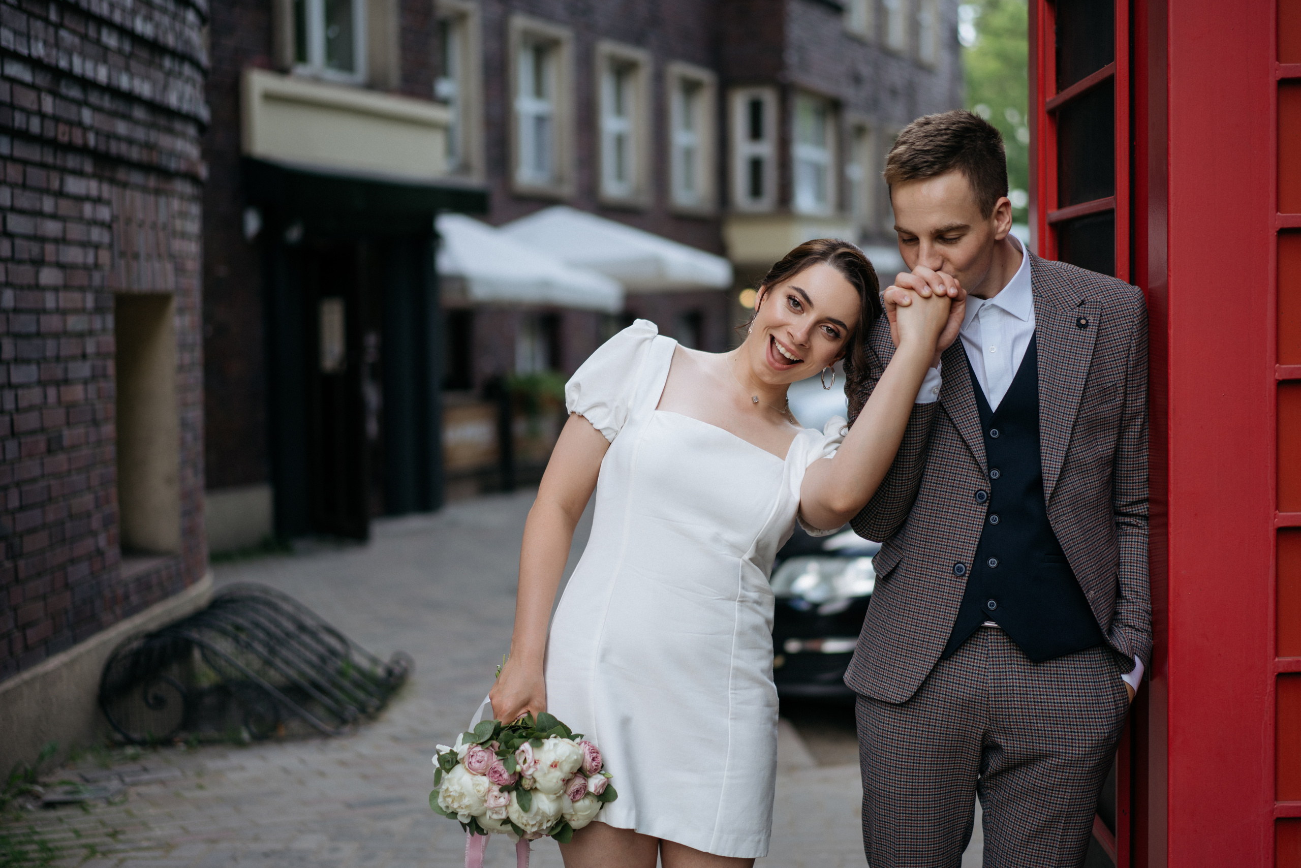 Свадебная прогулка в городе. Свадебный и семейный фотограф в Калининграде Анастасия Гриценко
