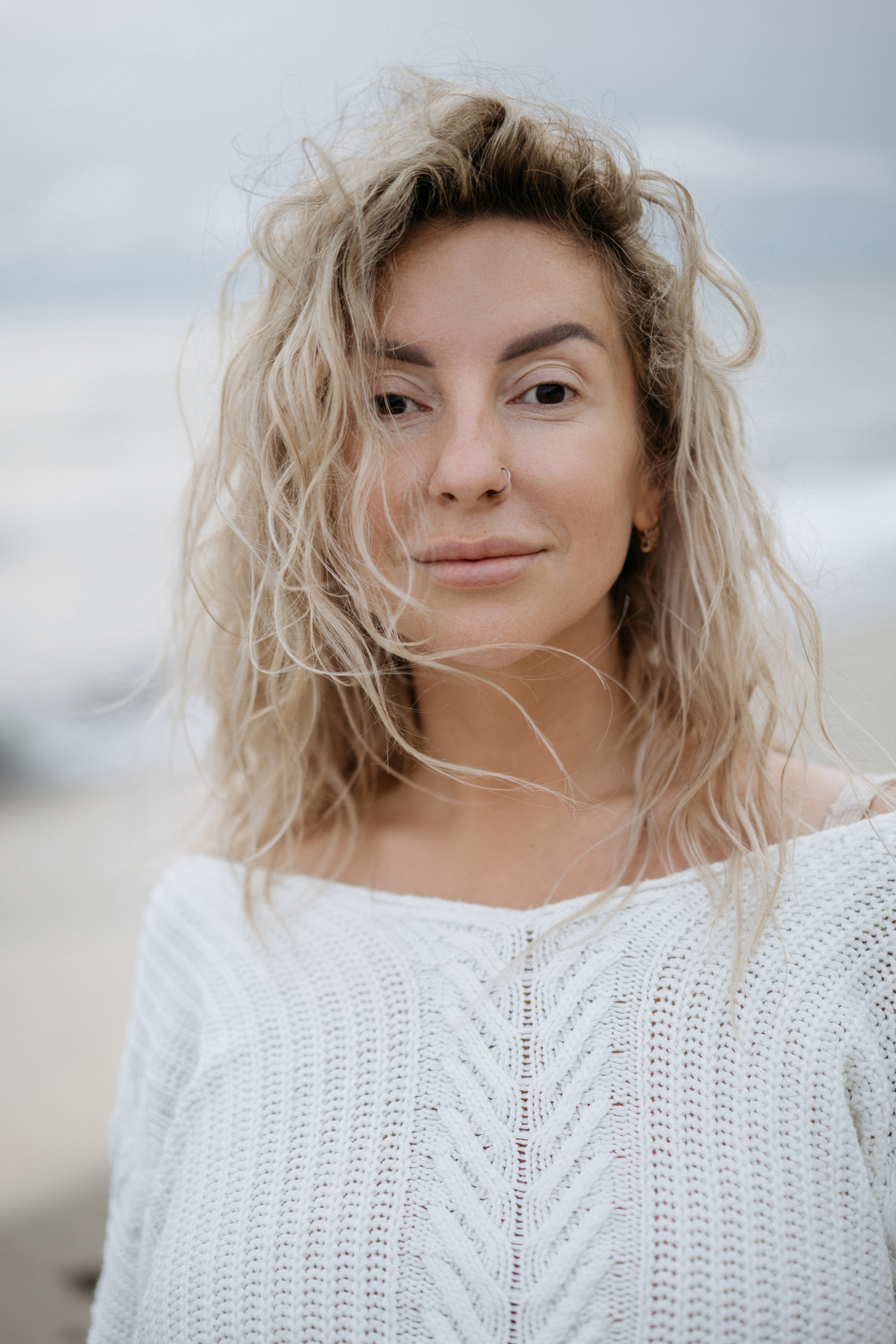 Фотосессия в ожидании, с акитой на берегу моря. Свадебный и семейный фотограф в Калининграде Анастасия Гриценко