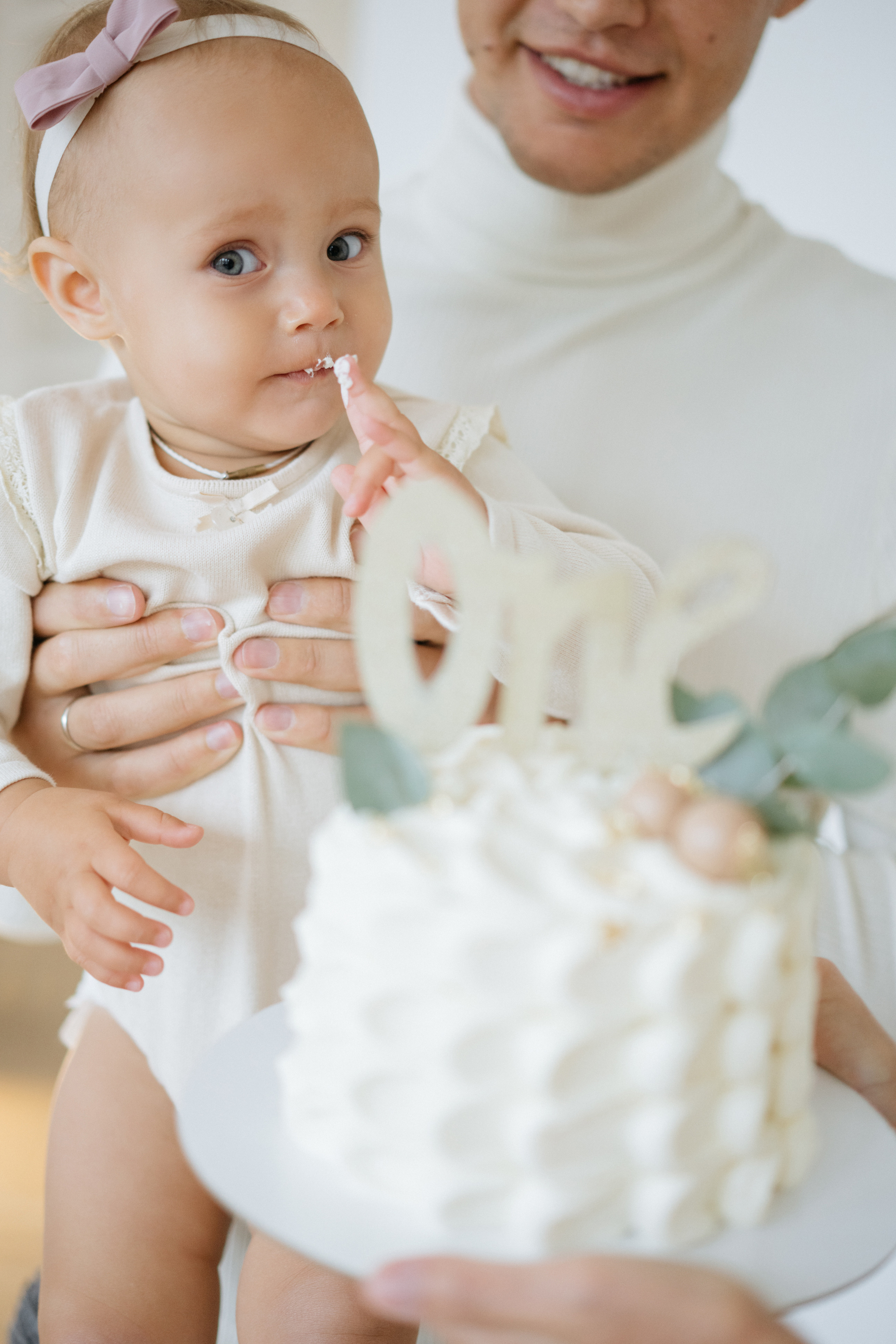 Фотосессия в белой студии, годик девочке. Свадебный и семейный фотограф в Калининграде Анастасия Гриценко