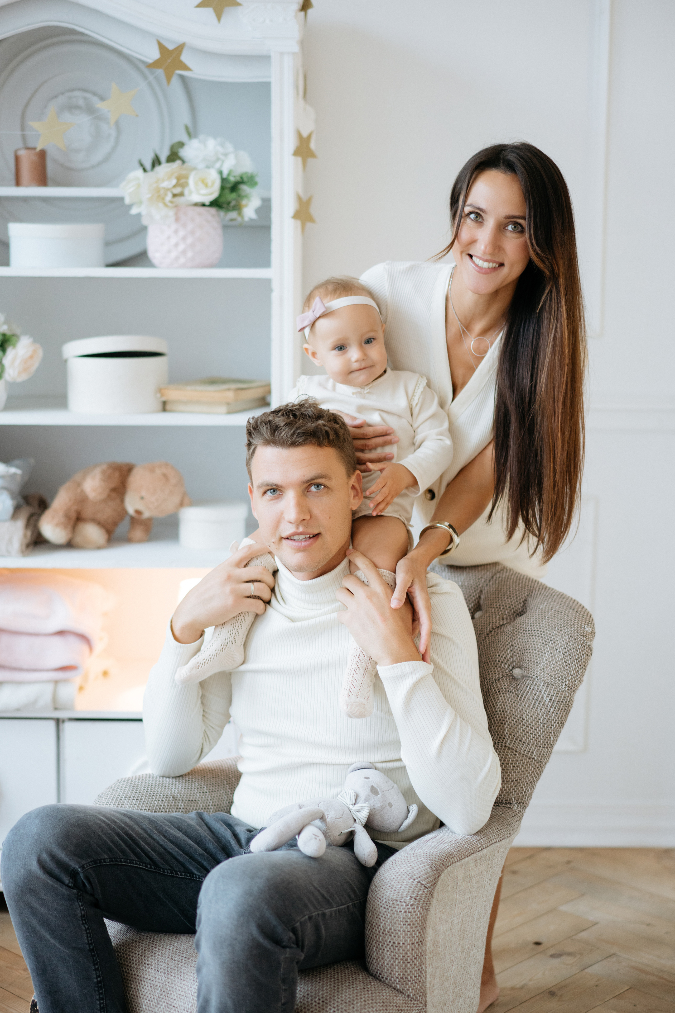 Фотосессия в белой студии, годик девочке. Свадебный и семейный фотограф в Калининграде Анастасия Гриценко