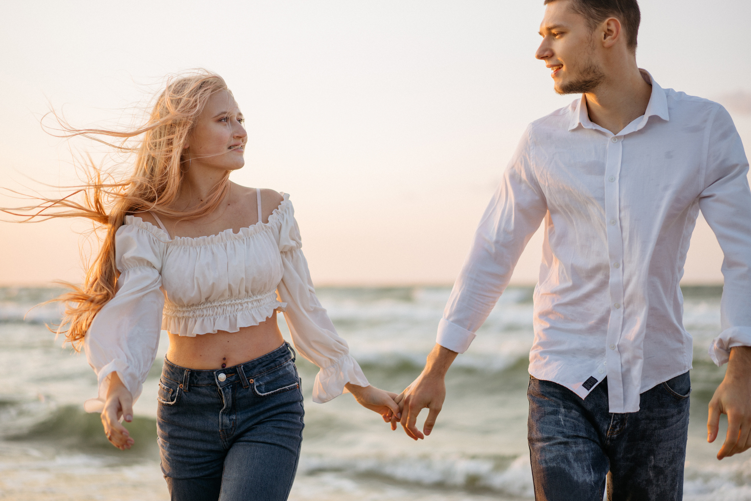 Лавстори на закате на море. Свадебный и семейный фотограф в Калининграде Анастасия Гриценко