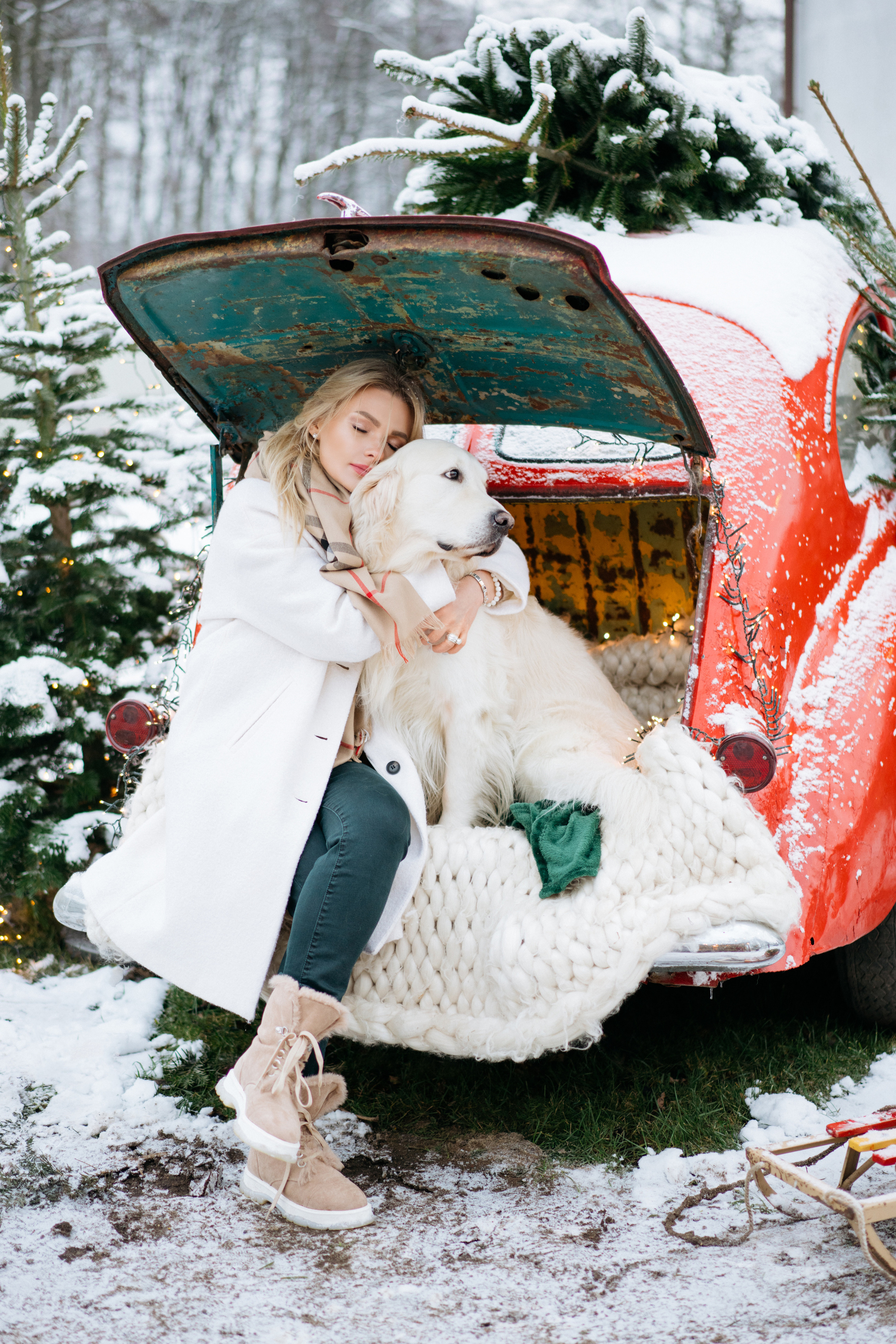 Красивая новогодняя фотосессия с машиной елкой и собакой. Свадебный и семейный фотограф в Калининграде Анастасия Гриценко